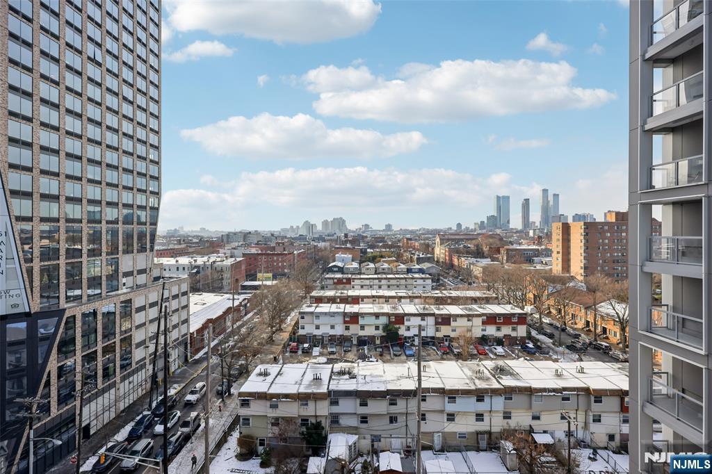 160 1st Street 1013