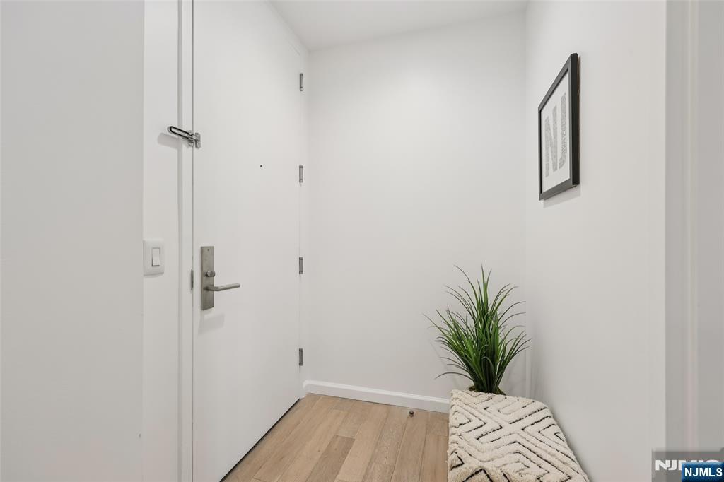 160 1st Street 1013