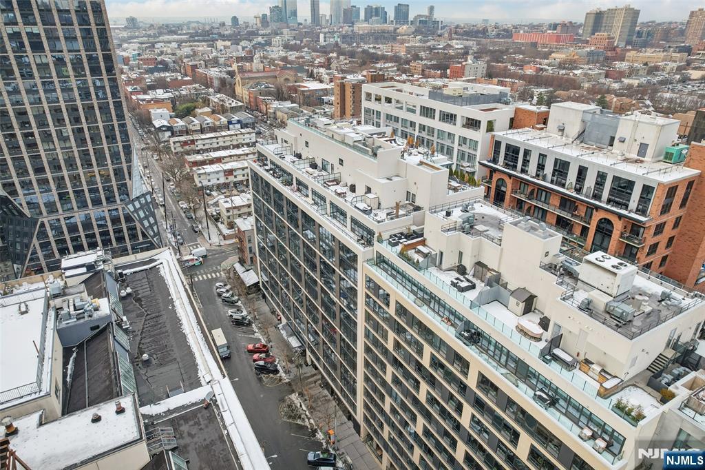 160 1st Street 1013
