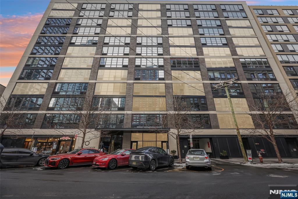 160 1st Street 1013