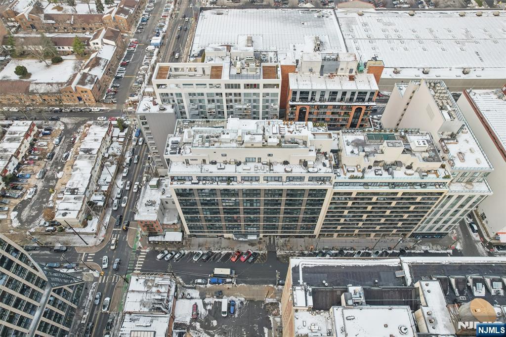 160 1st Street 1013
