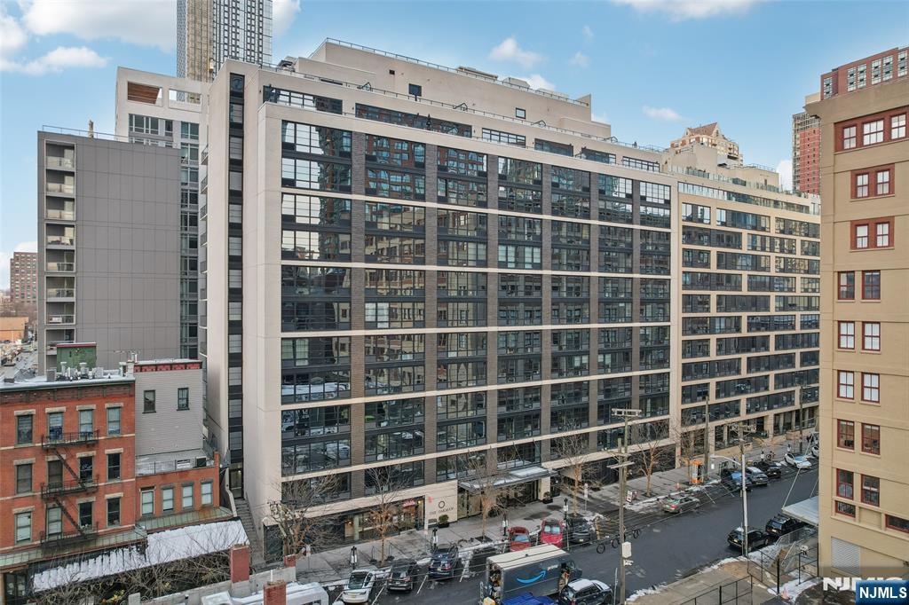 160 1st Street 1013