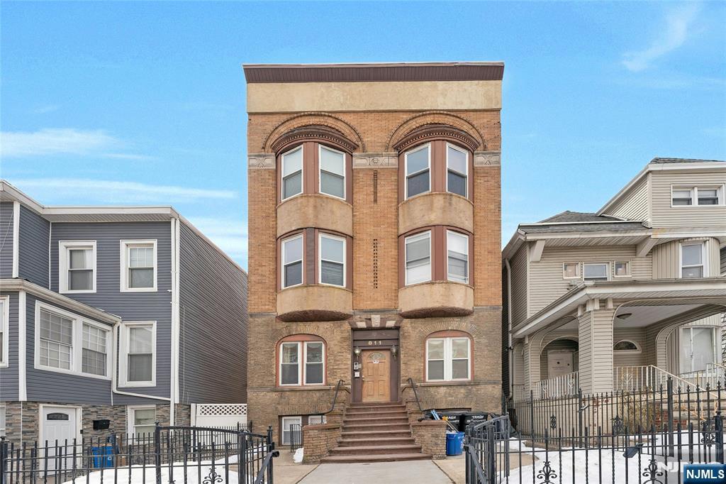 811 Montgomery Street 201