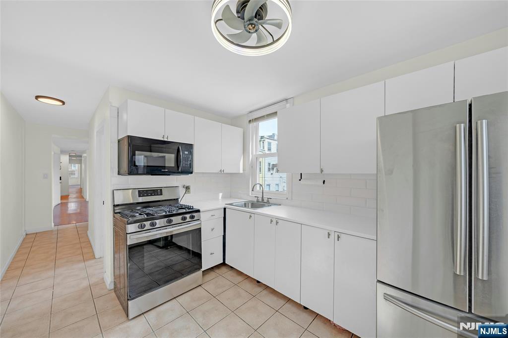 811 Montgomery Street 201