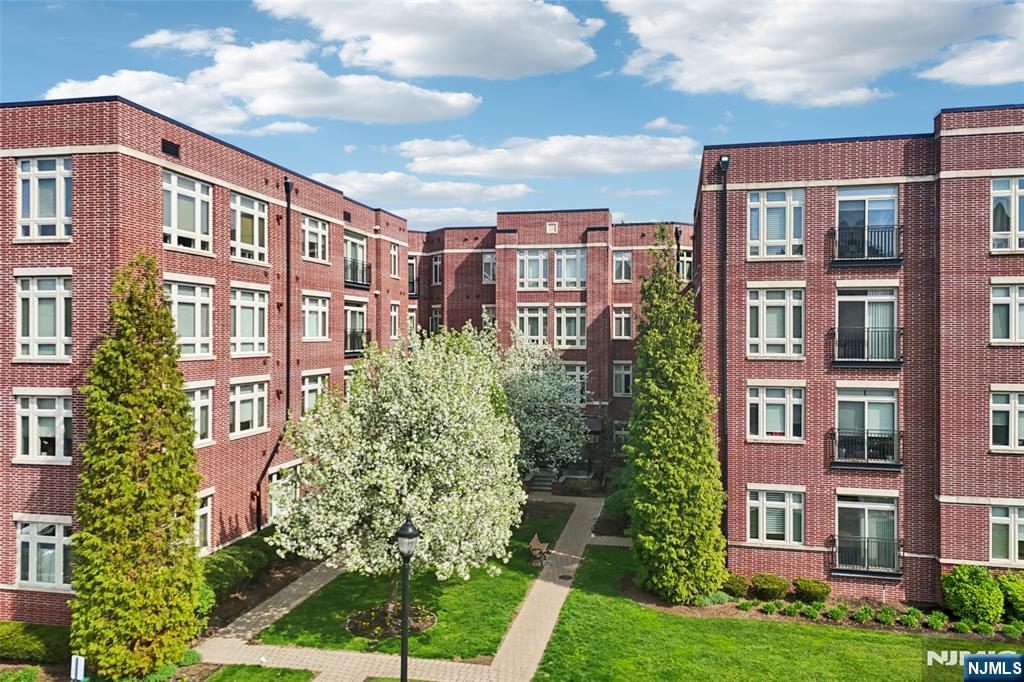 1101 Riverview Avenue 101