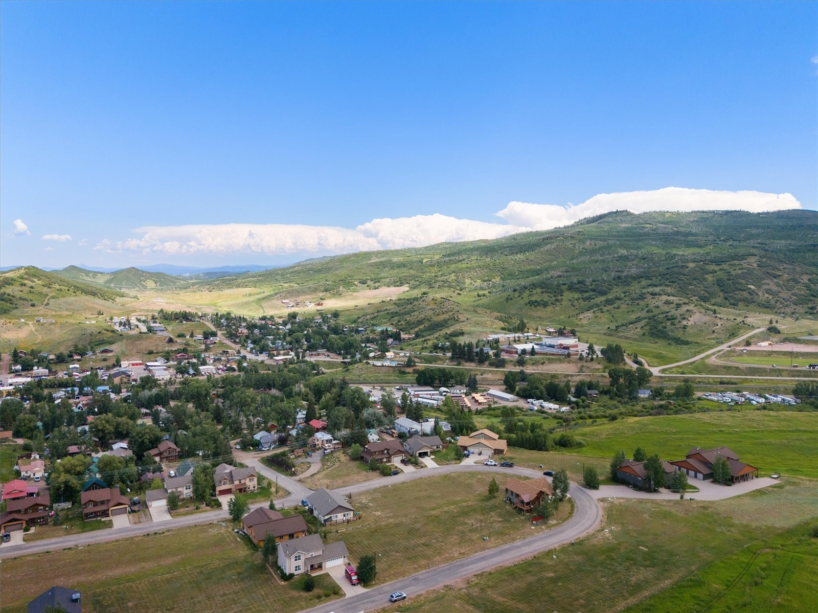 124 Oak Ridge CIRCLE