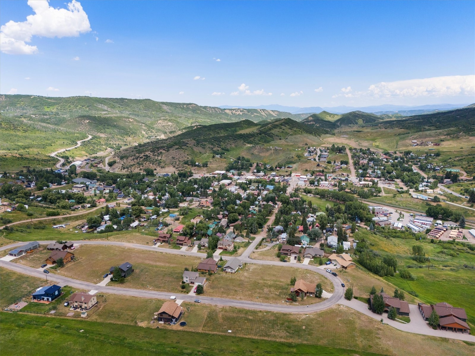 124 Oak Ridge CIRCLE