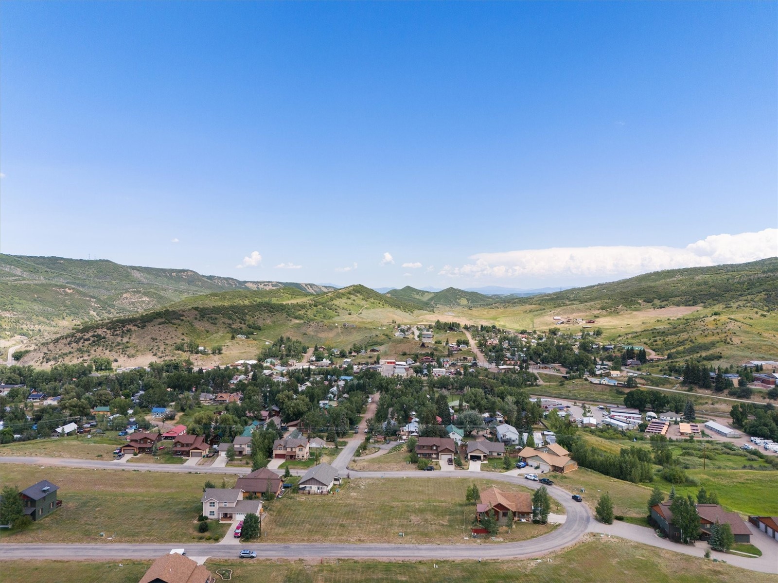 124 Oak Ridge CIRCLE