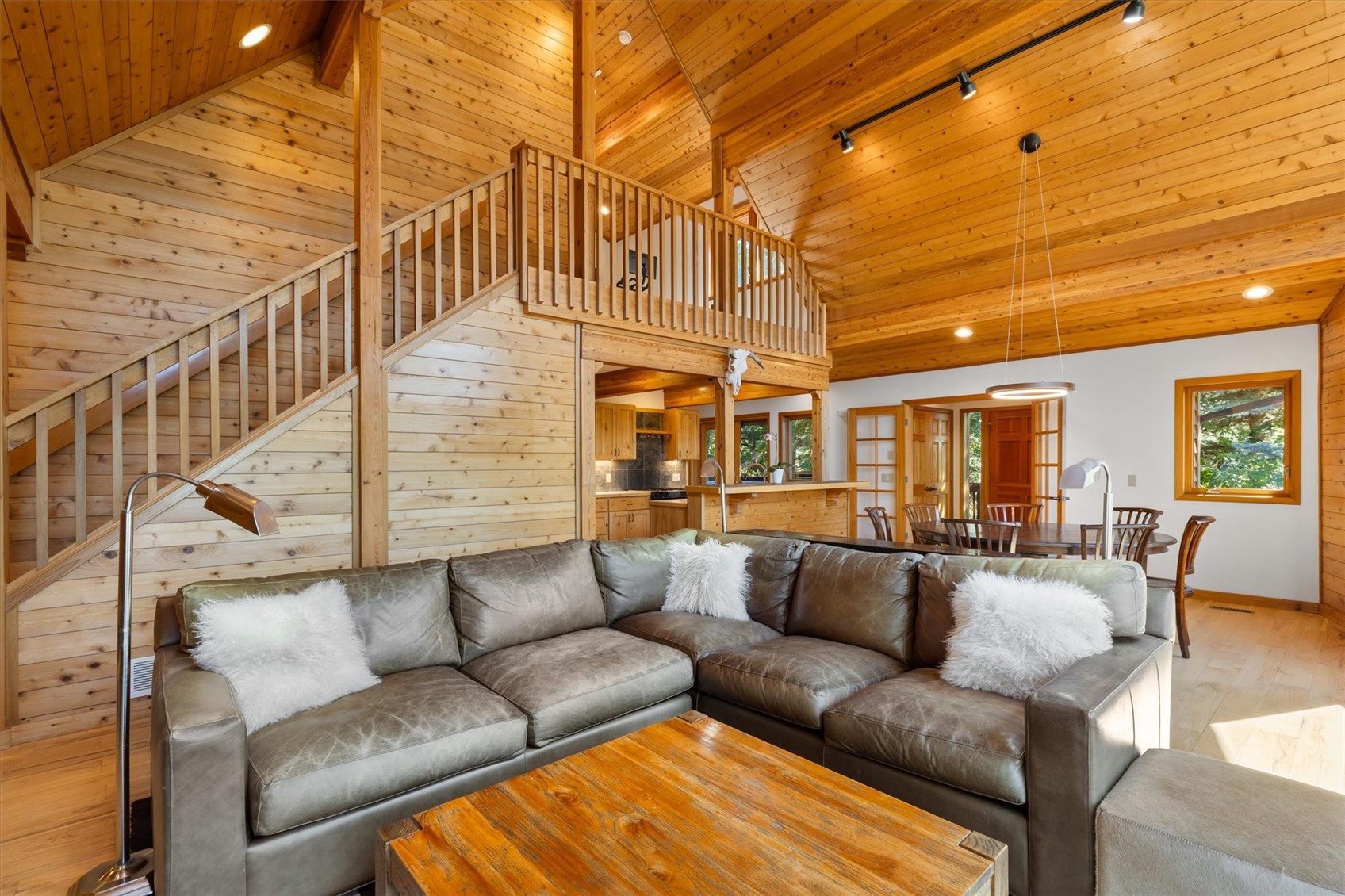 632 Meadowbrook CIRCLE