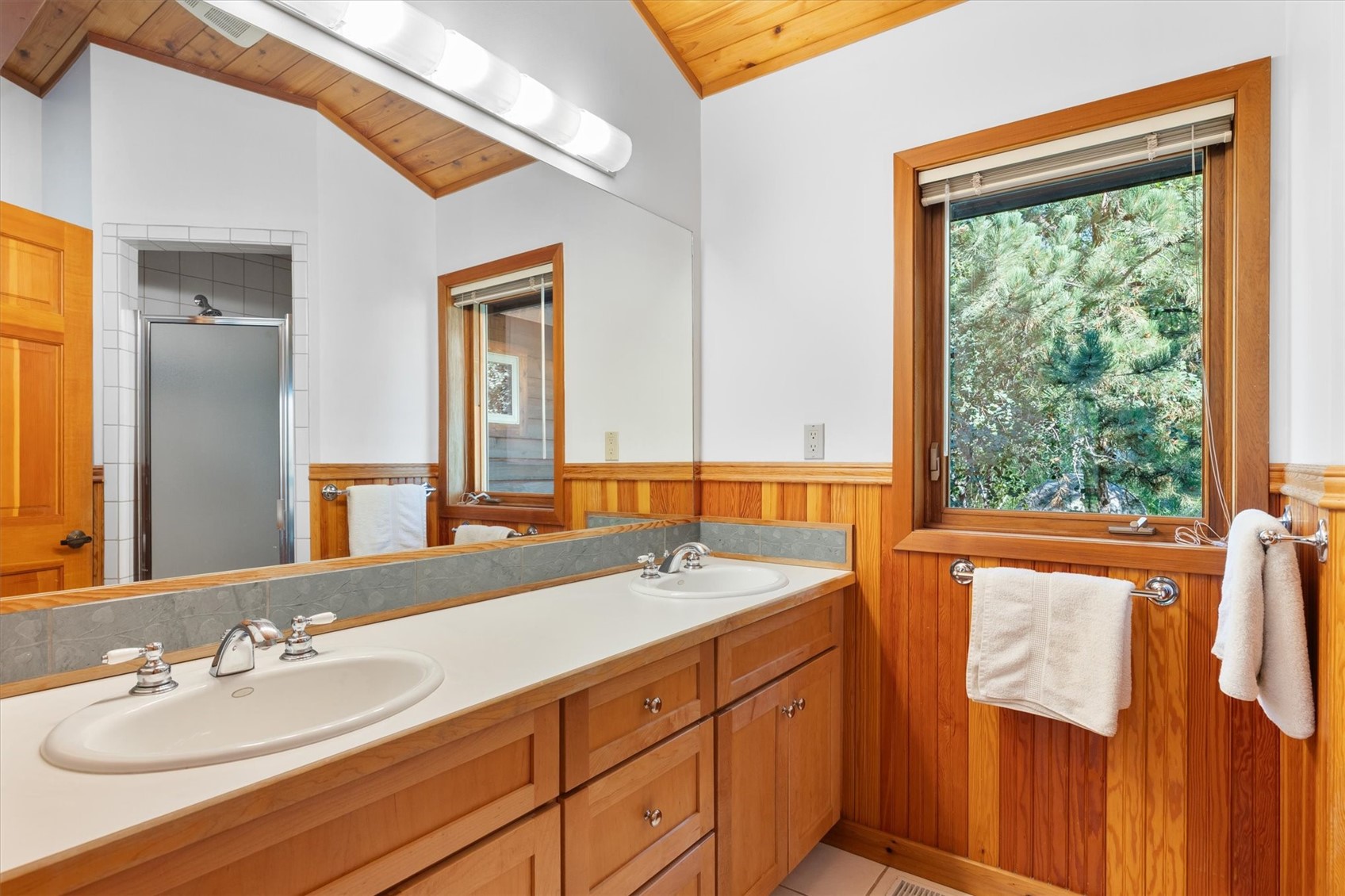 632 Meadowbrook CIRCLE