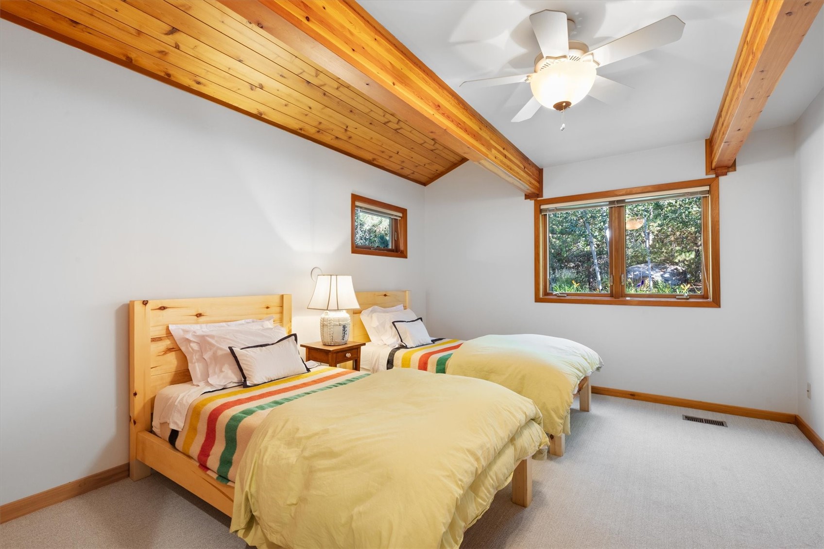 632 Meadowbrook CIRCLE