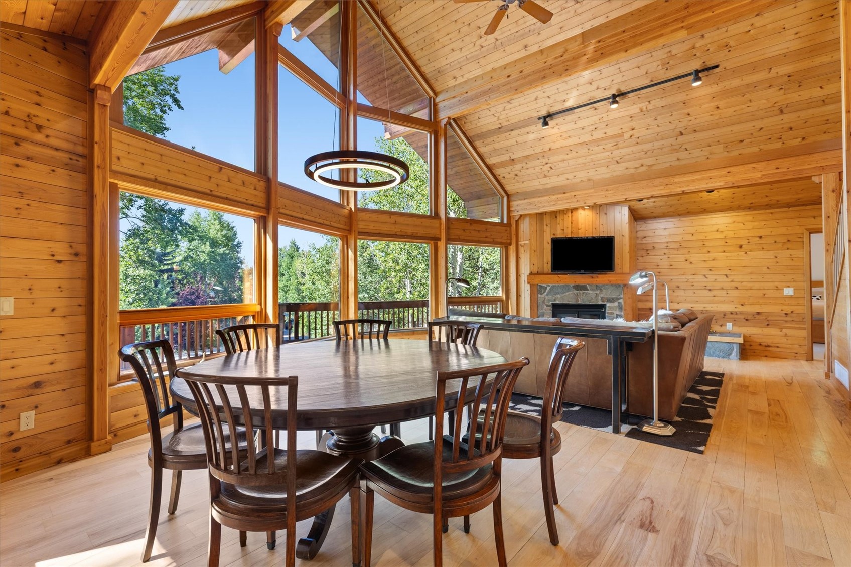 632 Meadowbrook CIRCLE