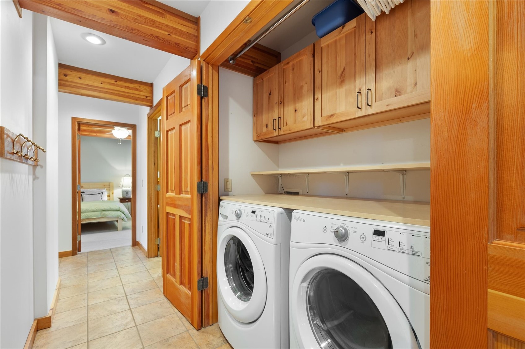 632 Meadowbrook CIRCLE