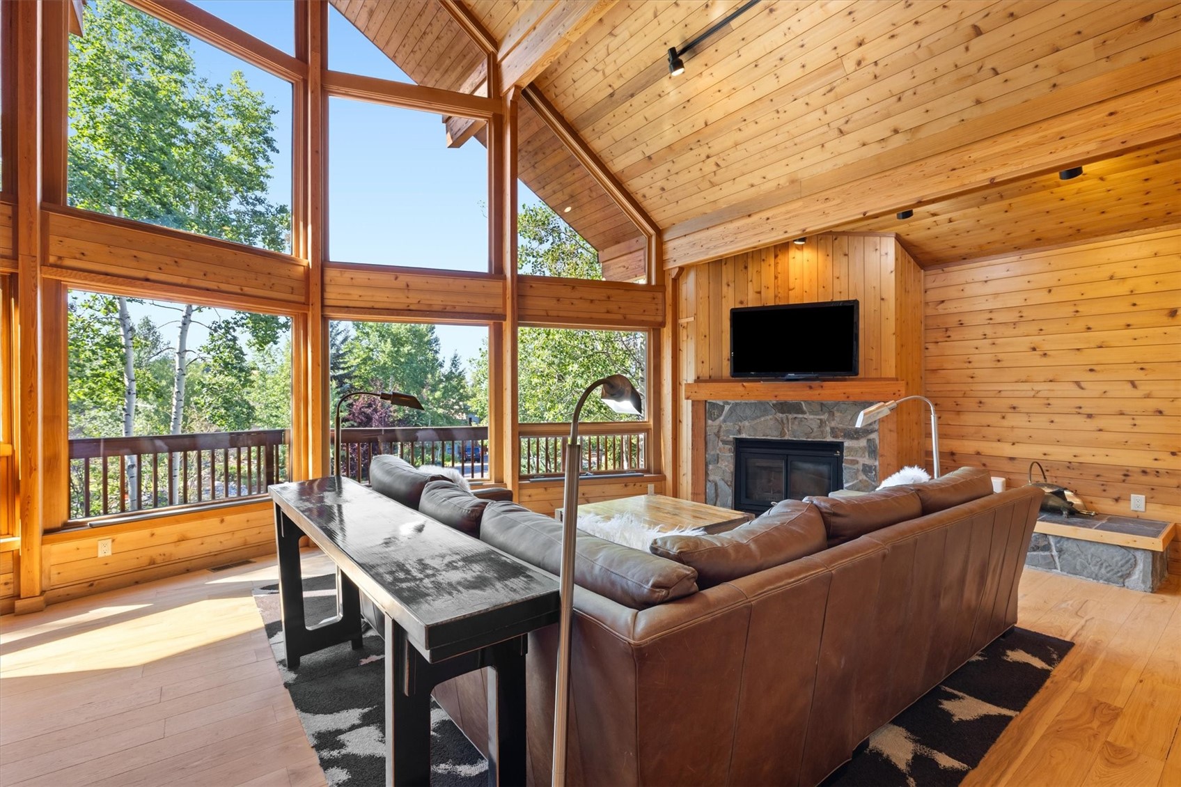 632 Meadowbrook CIRCLE