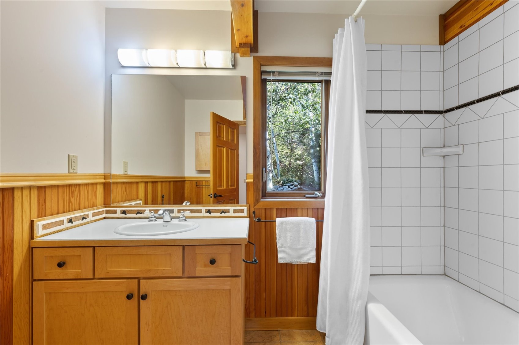 632 Meadowbrook CIRCLE