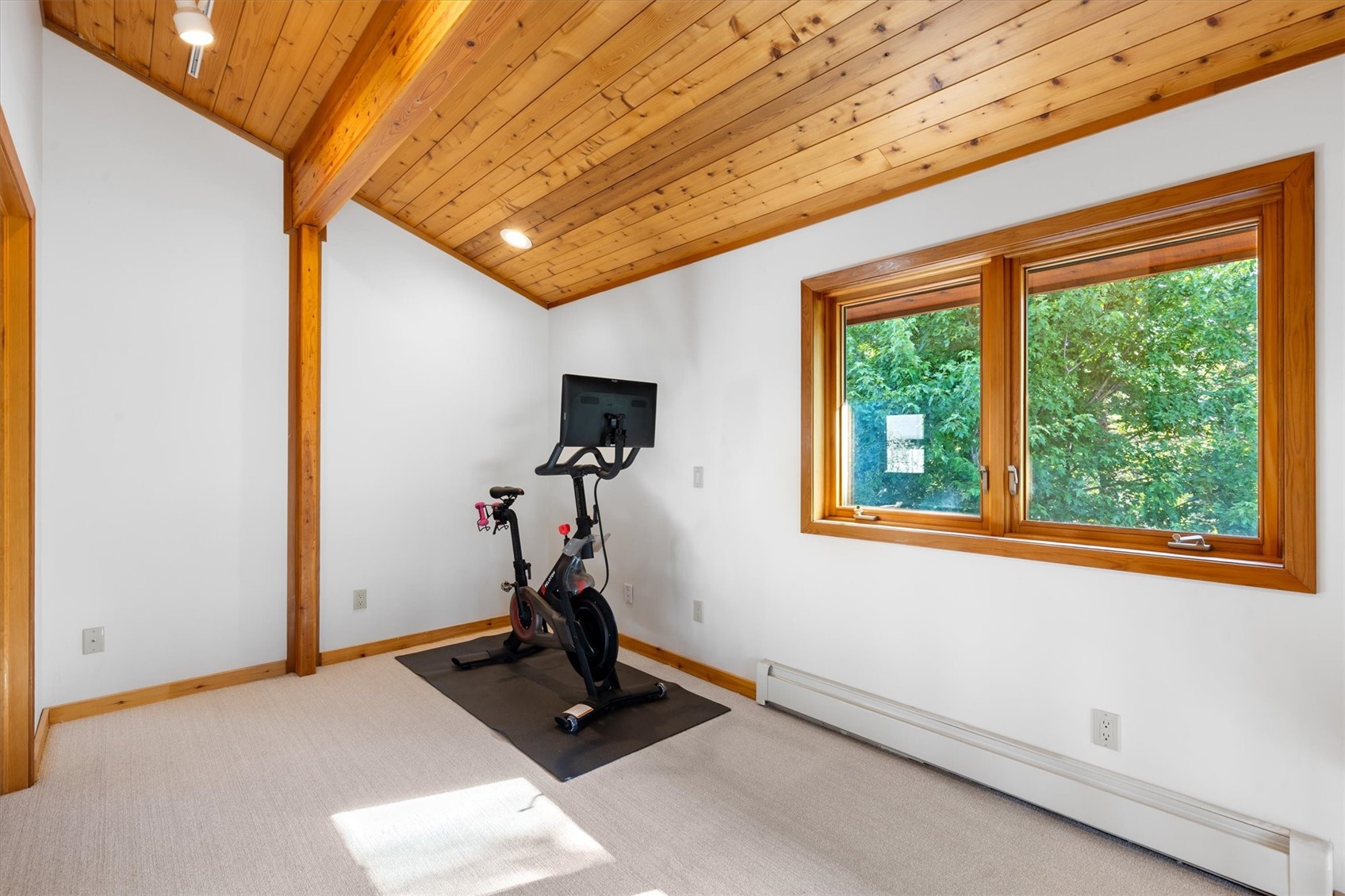 632 Meadowbrook CIRCLE