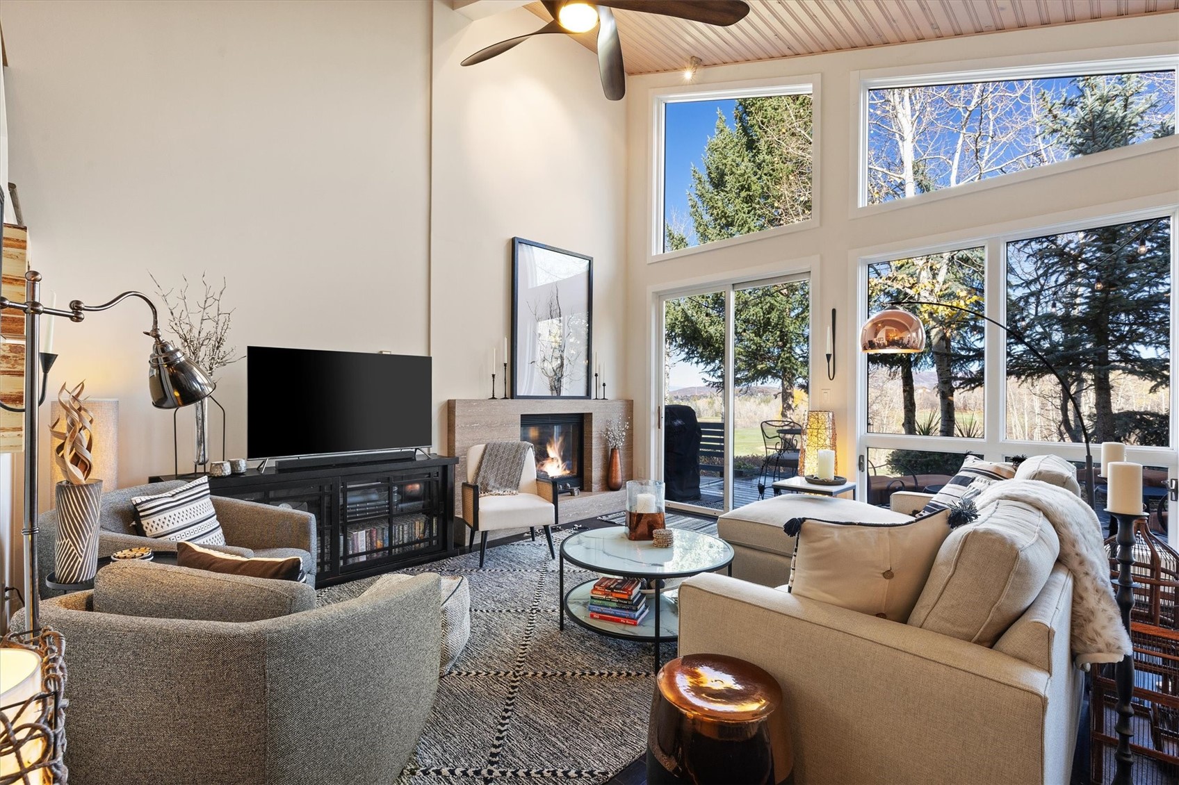 1877 Highland WAY