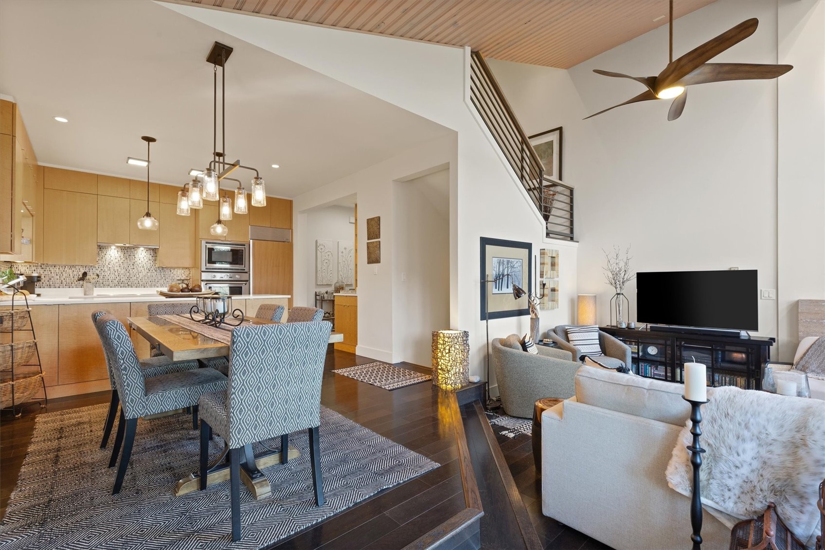 1877 Highland WAY