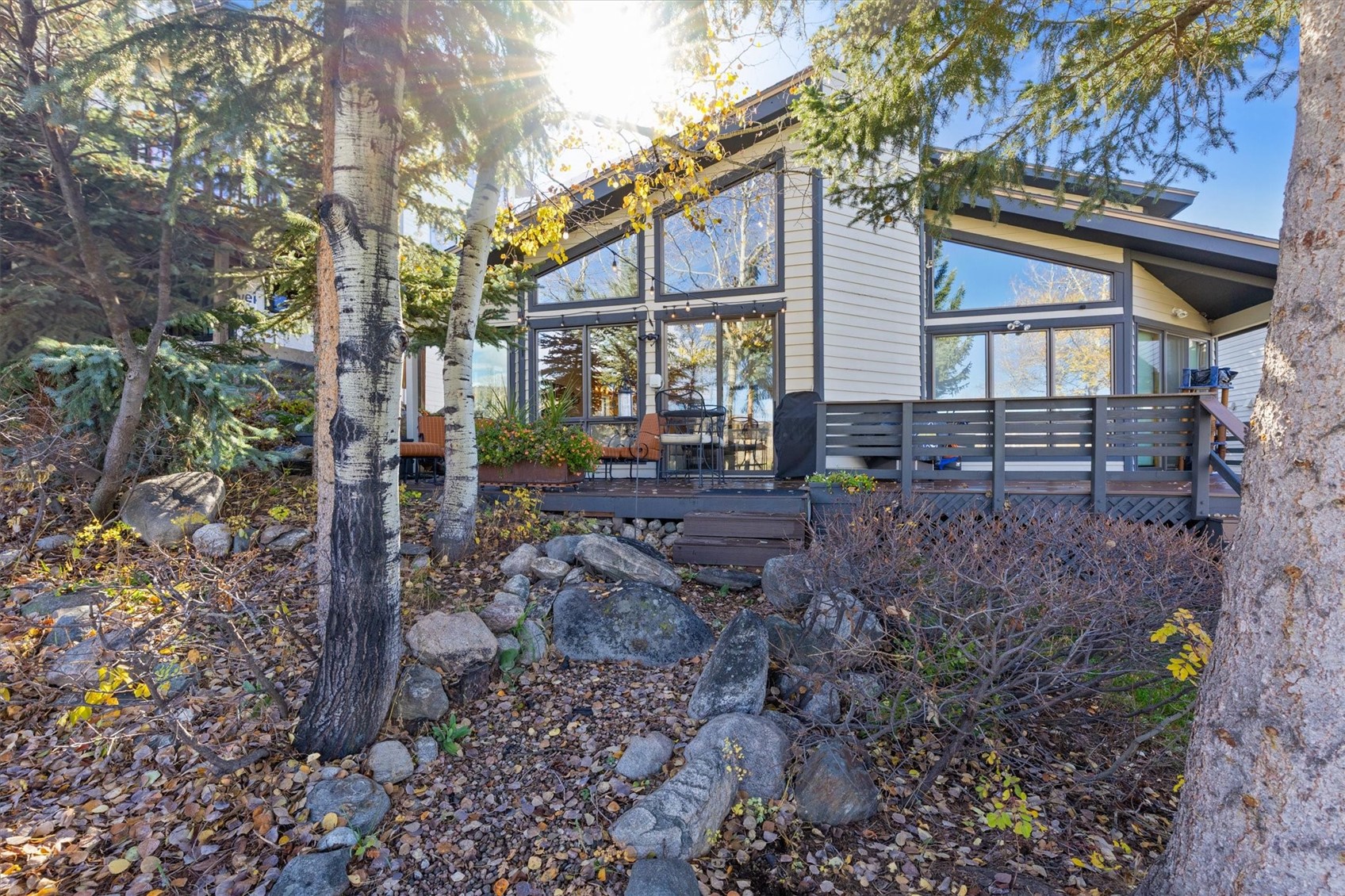 1877 Highland WAY