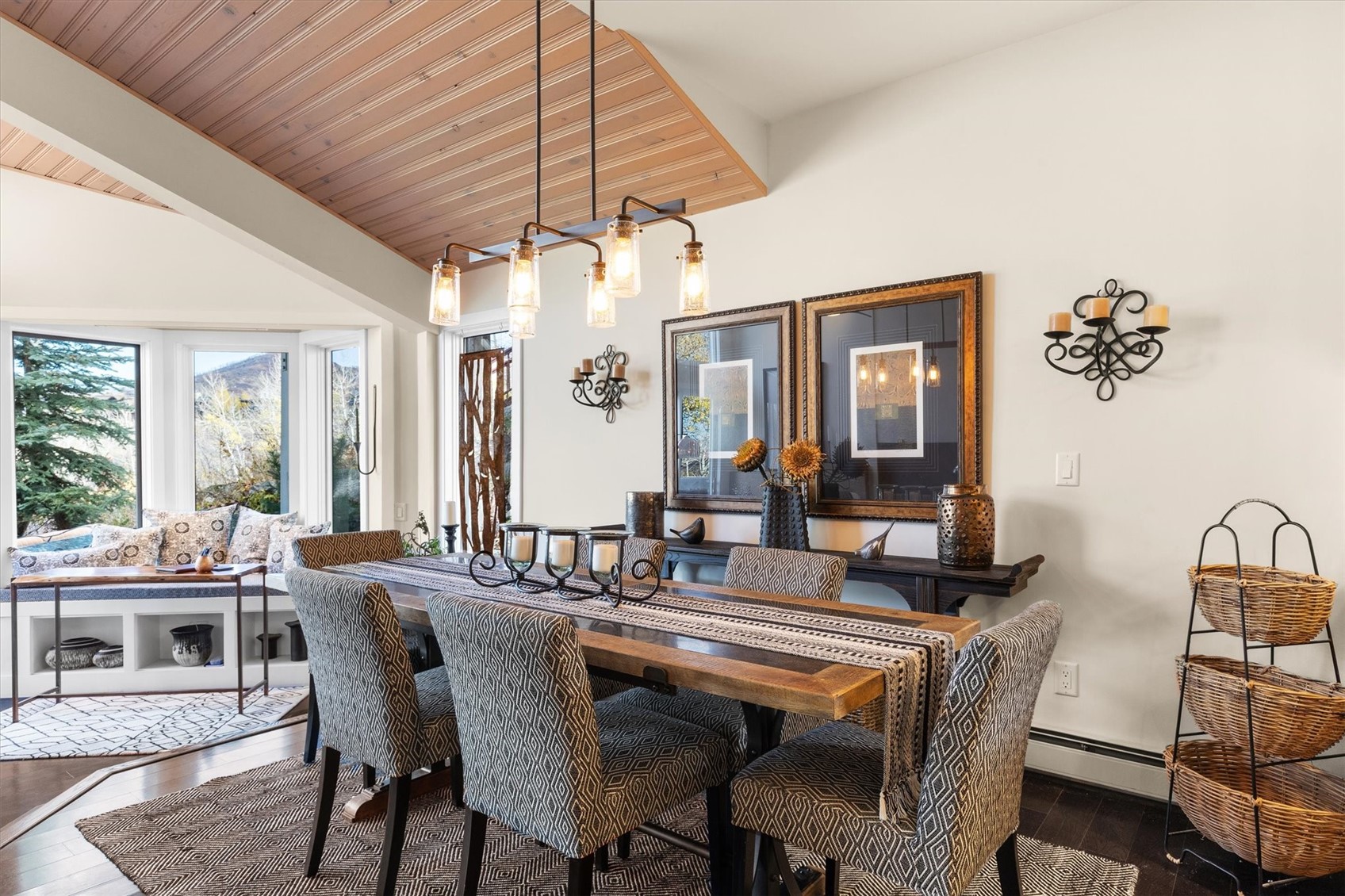 1877 Highland WAY