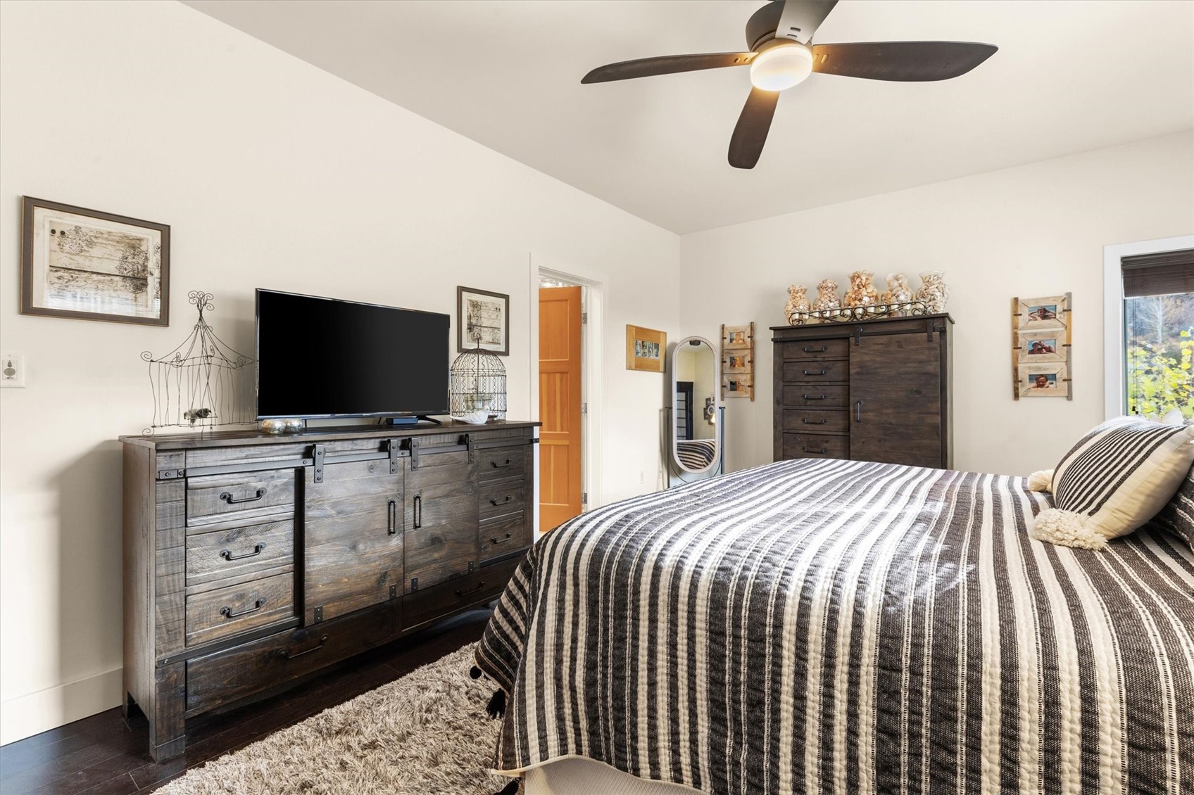 1877 Highland WAY