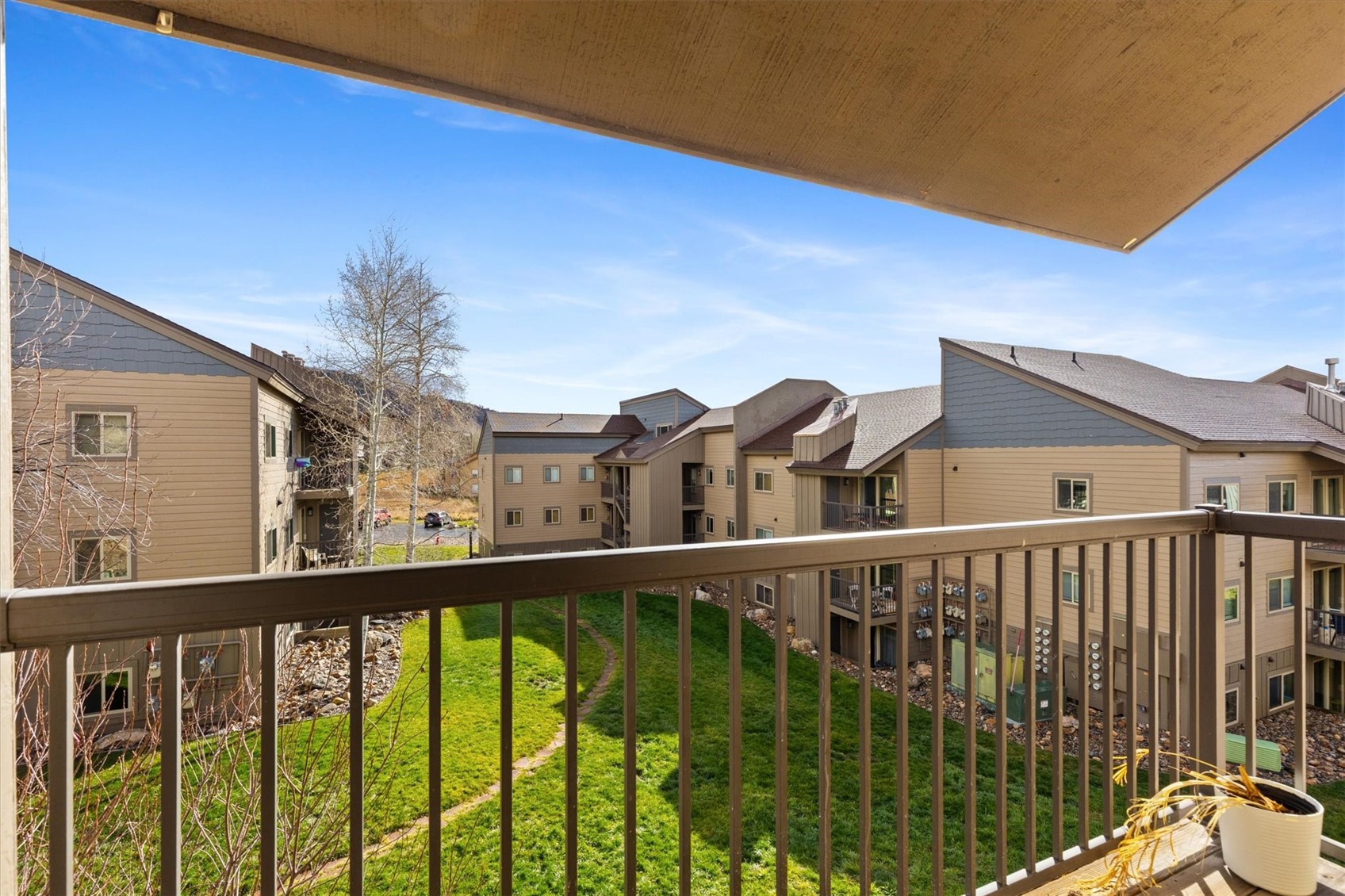 1565 Shadow Run Frontage B307