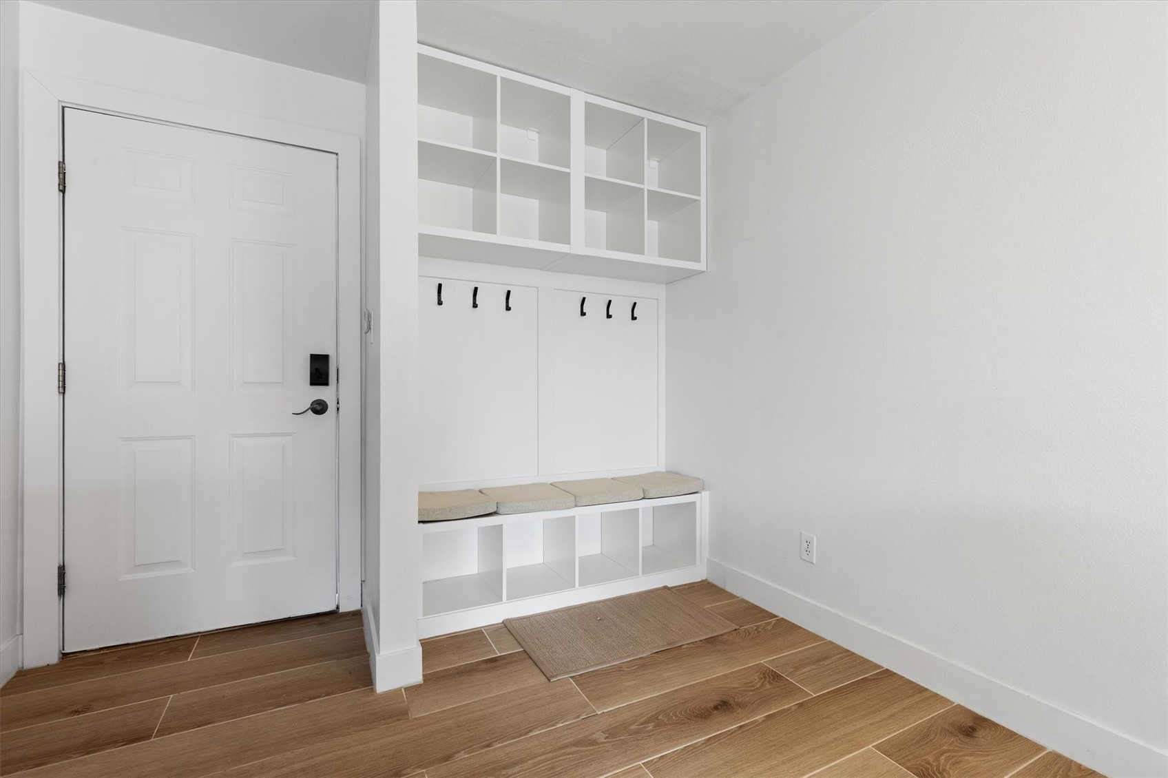 1565 Shadow Run Frontage B307