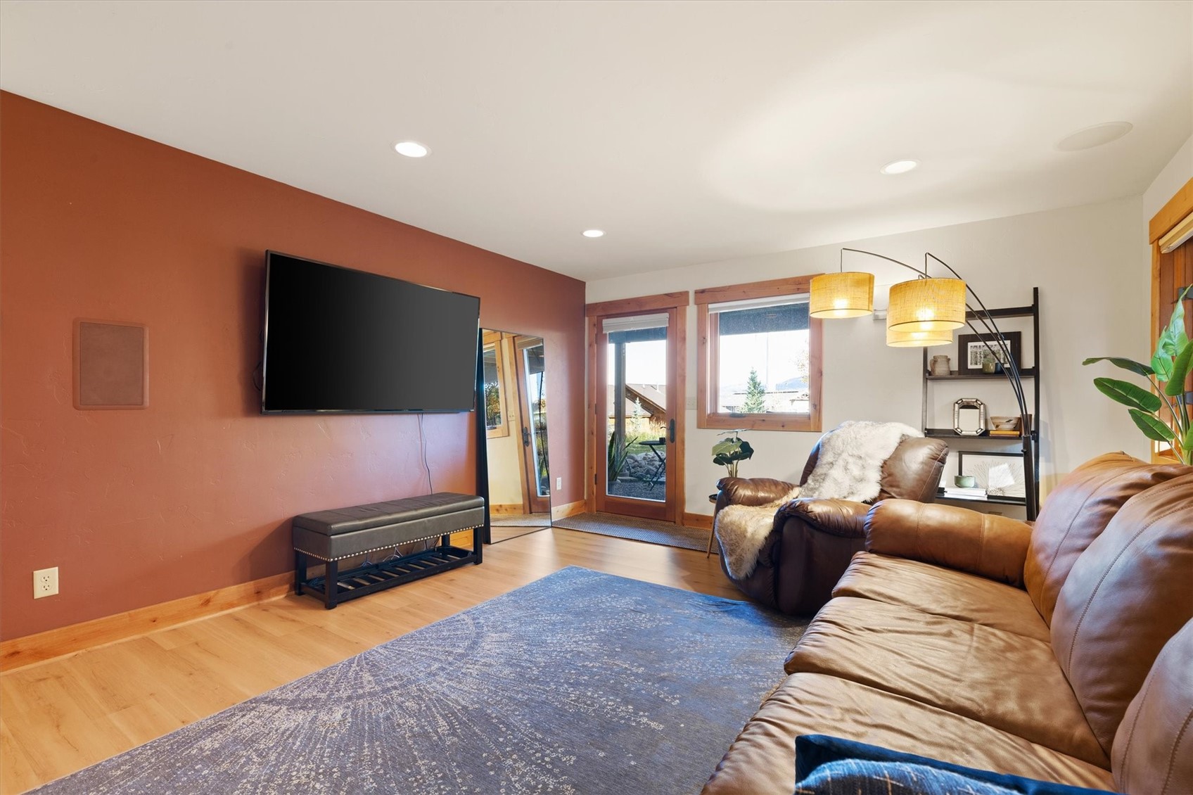 1169 Longview CIRCLE