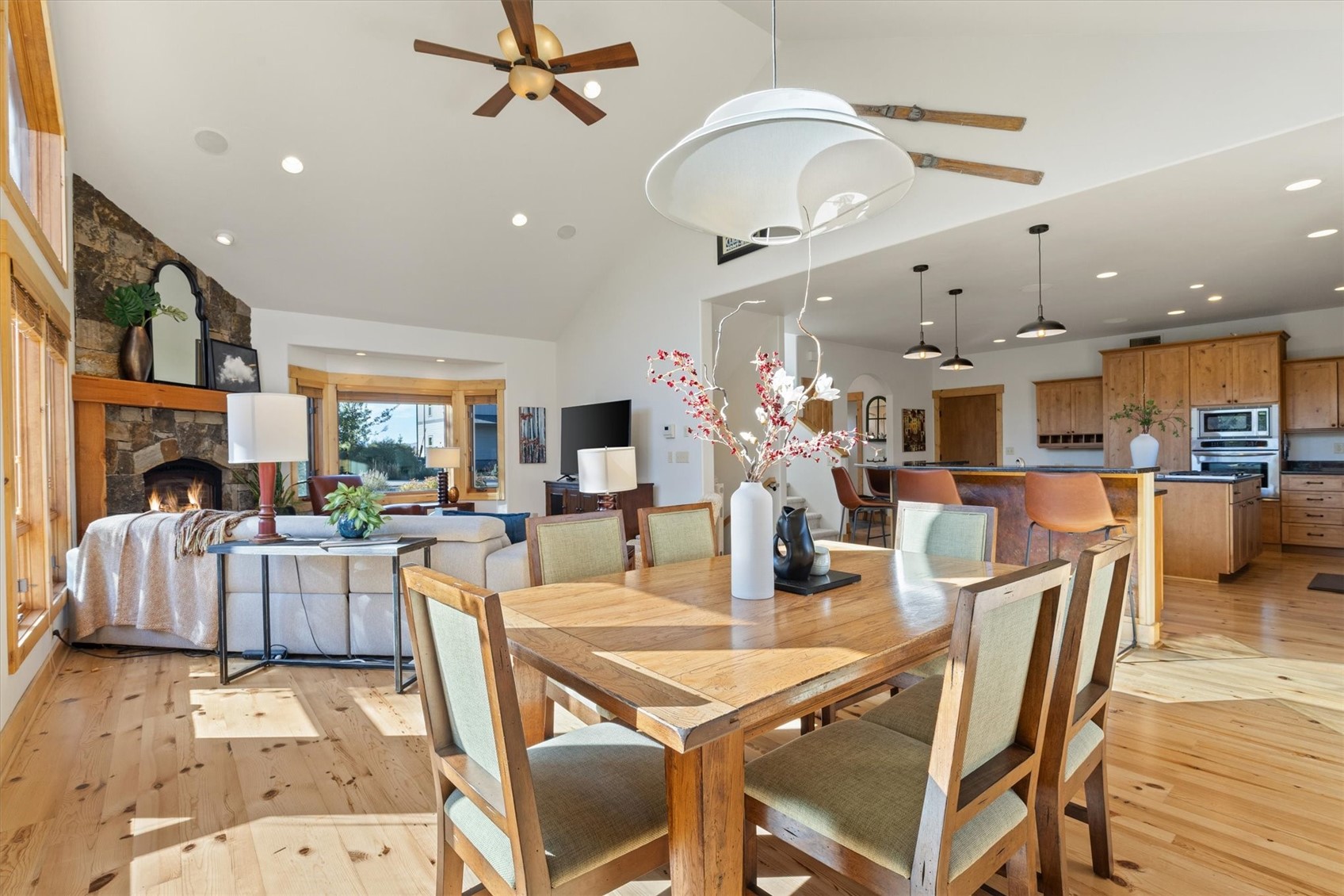 1169 Longview CIRCLE