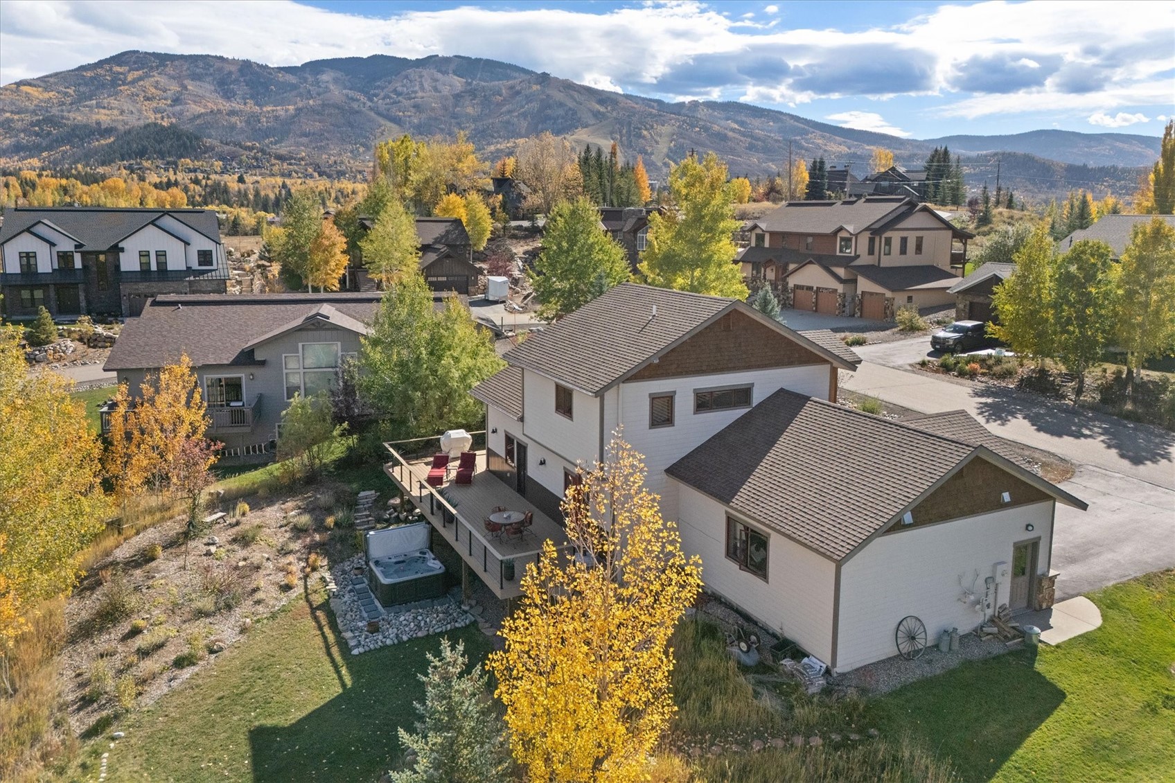 1169 Longview CIRCLE