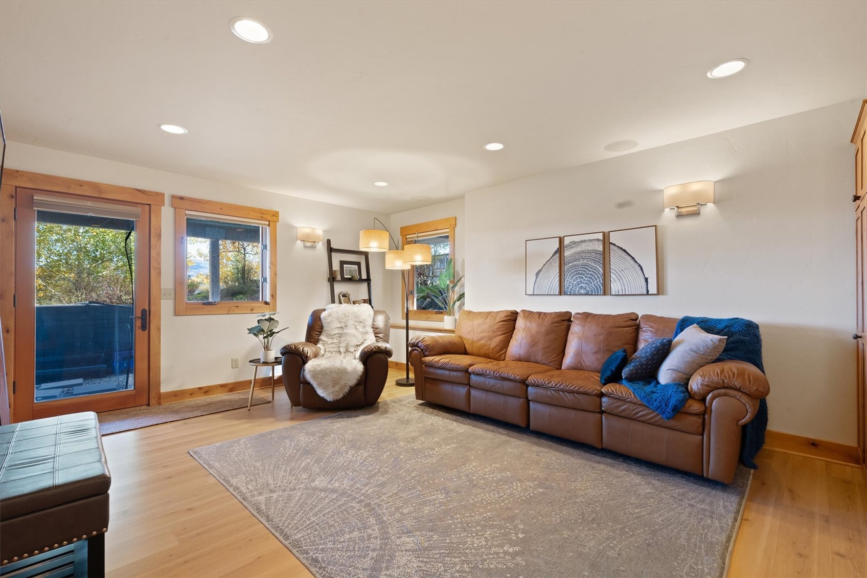 1169 Longview CIRCLE