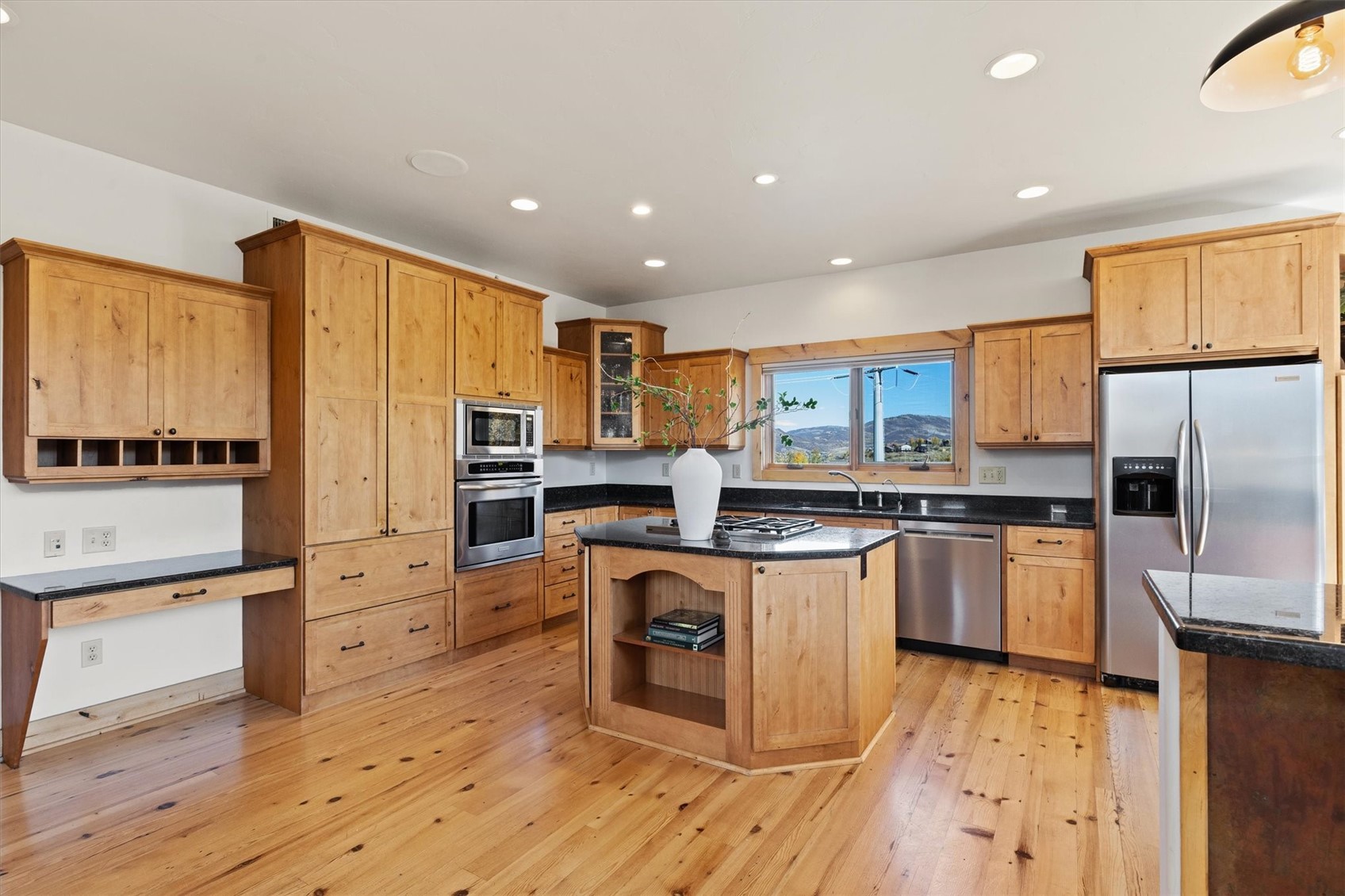 1169 Longview CIRCLE