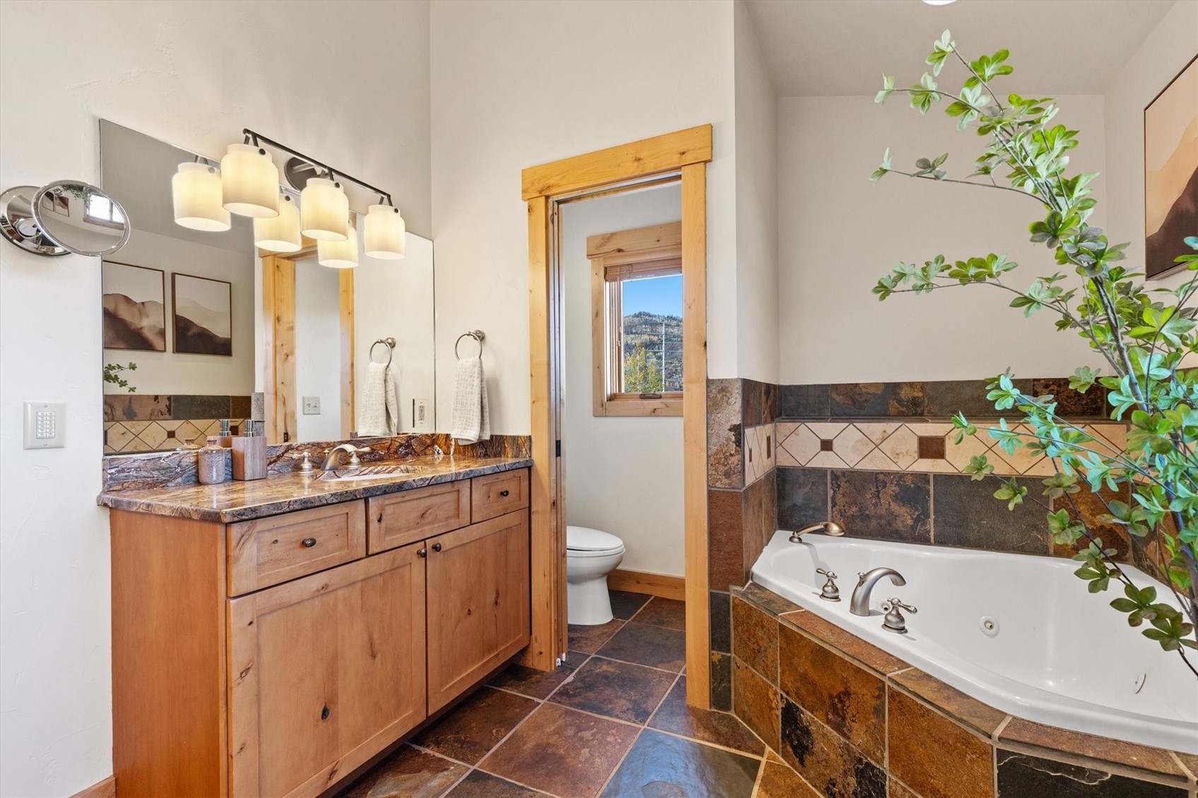 1169 Longview CIRCLE