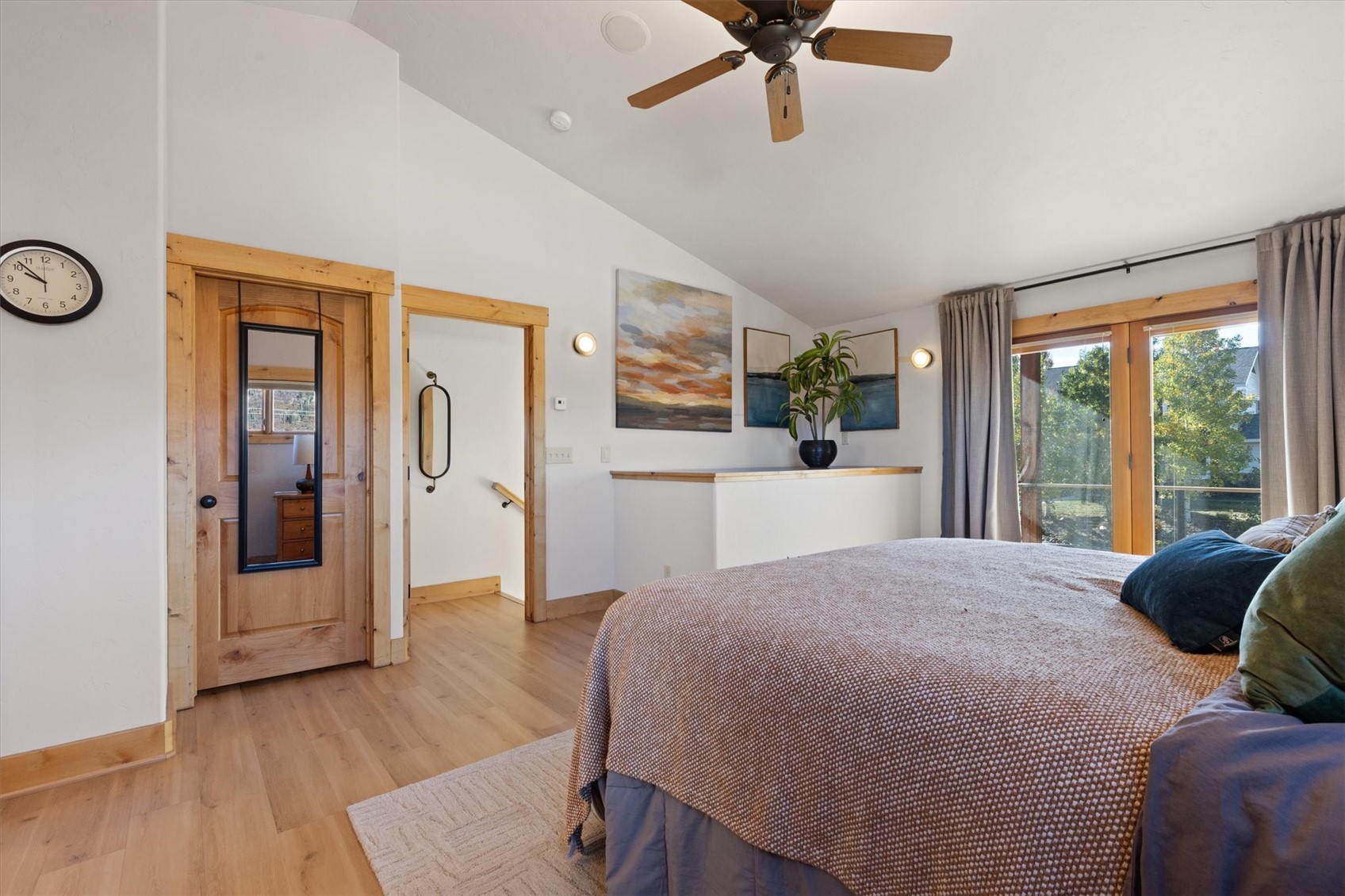 1169 Longview CIRCLE