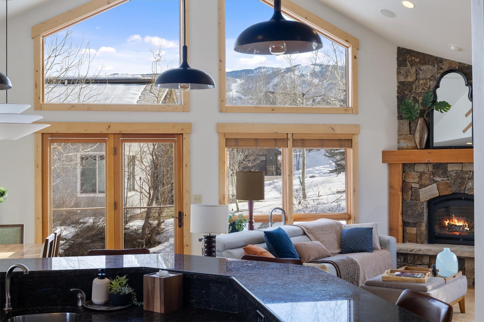 1169 Longview CIRCLE