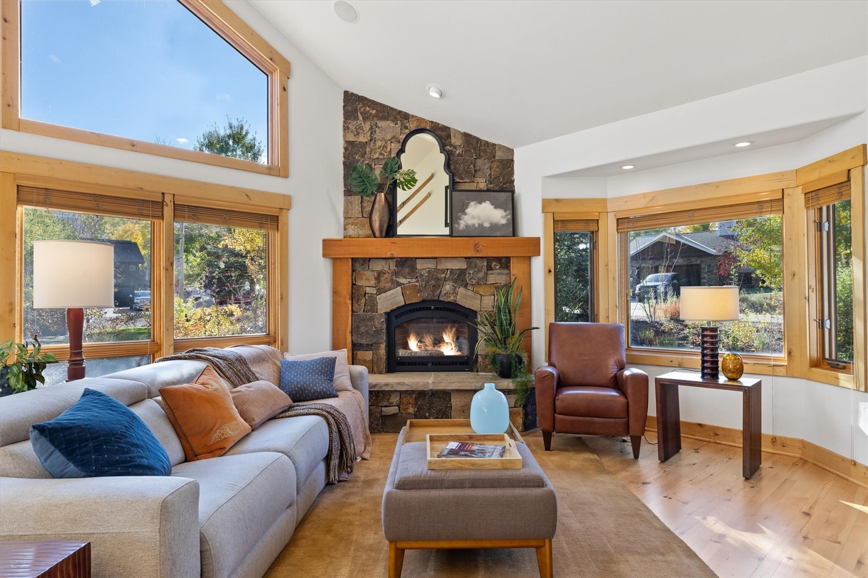 1169 Longview CIRCLE