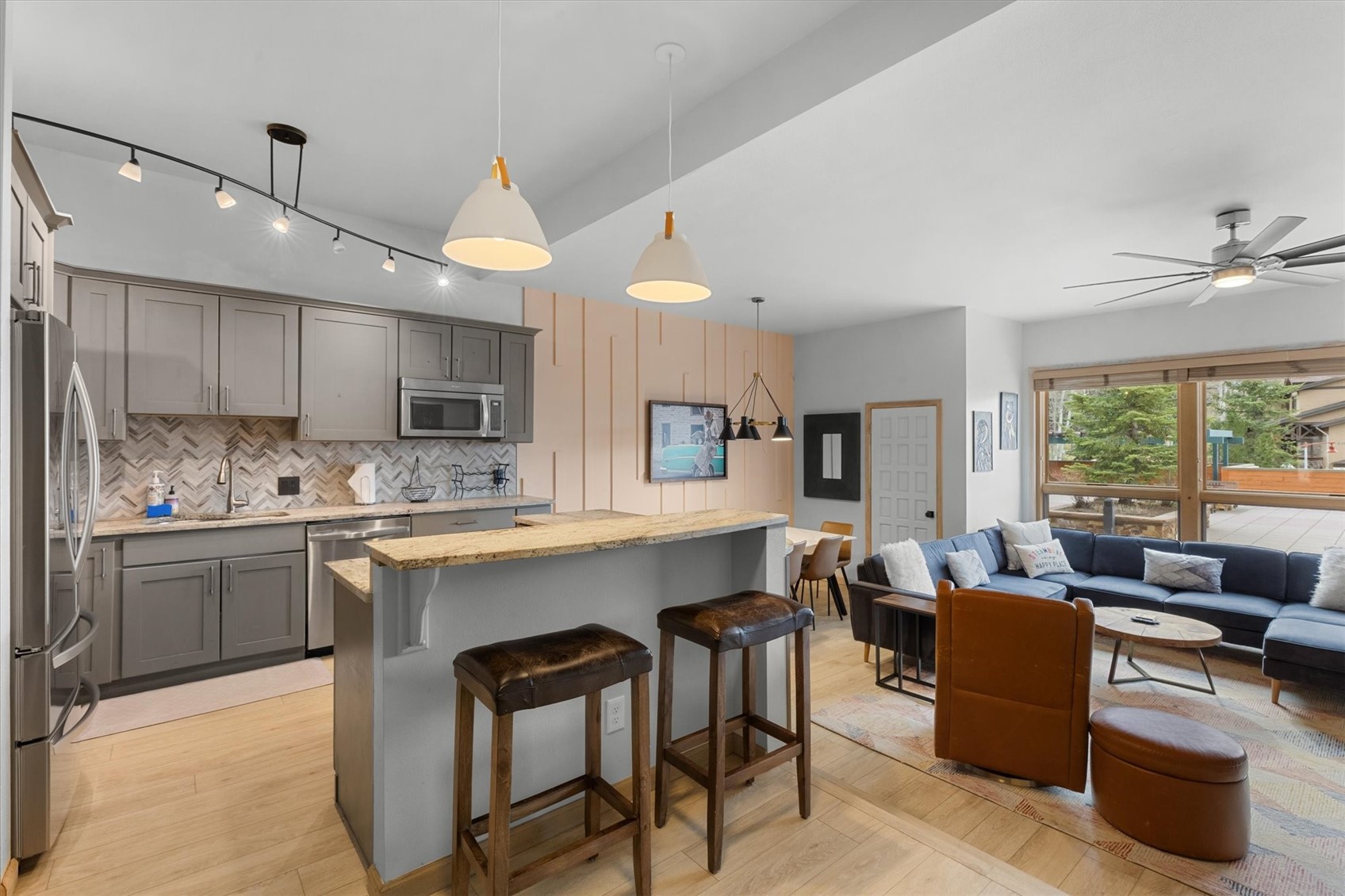 2000 Ski Time Square DRIVE 106