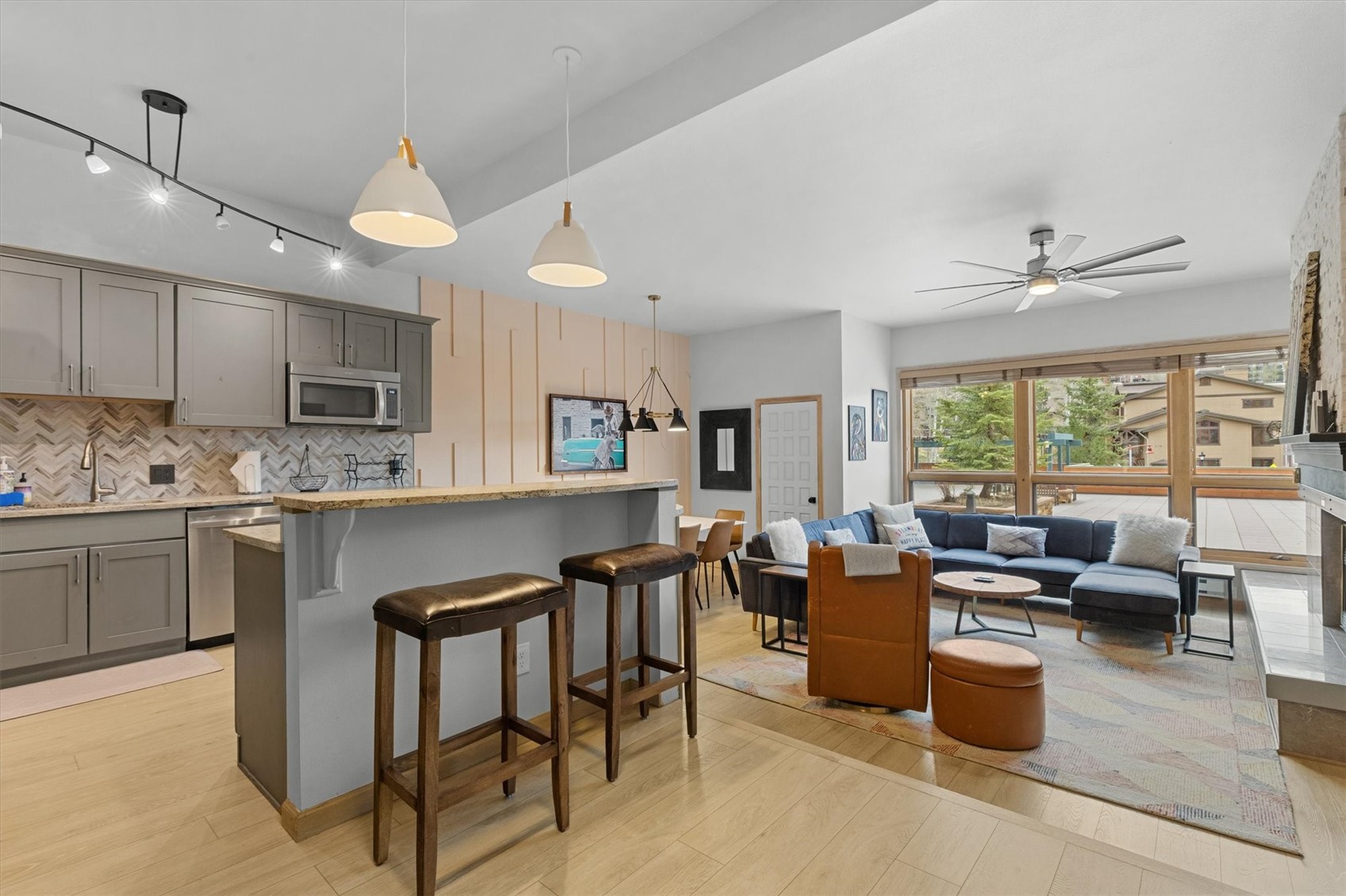 2000 Ski Time Square DRIVE 106