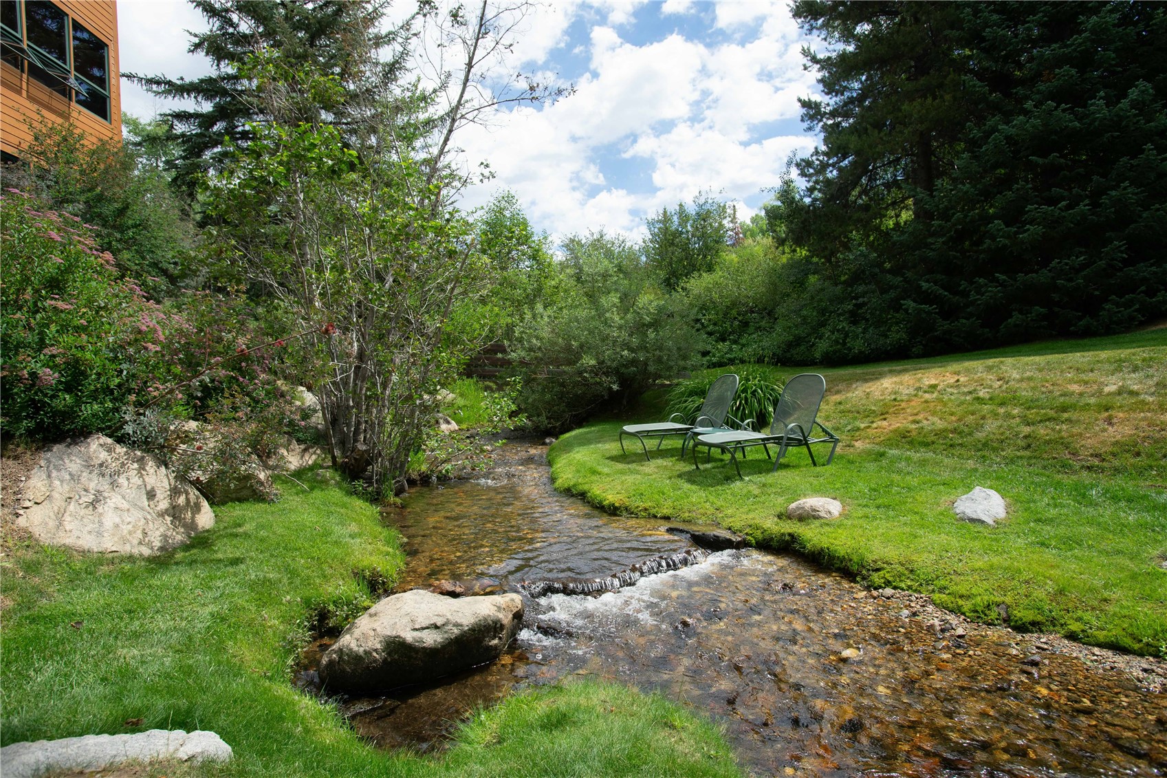 2000 Ski Time Square DRIVE 106