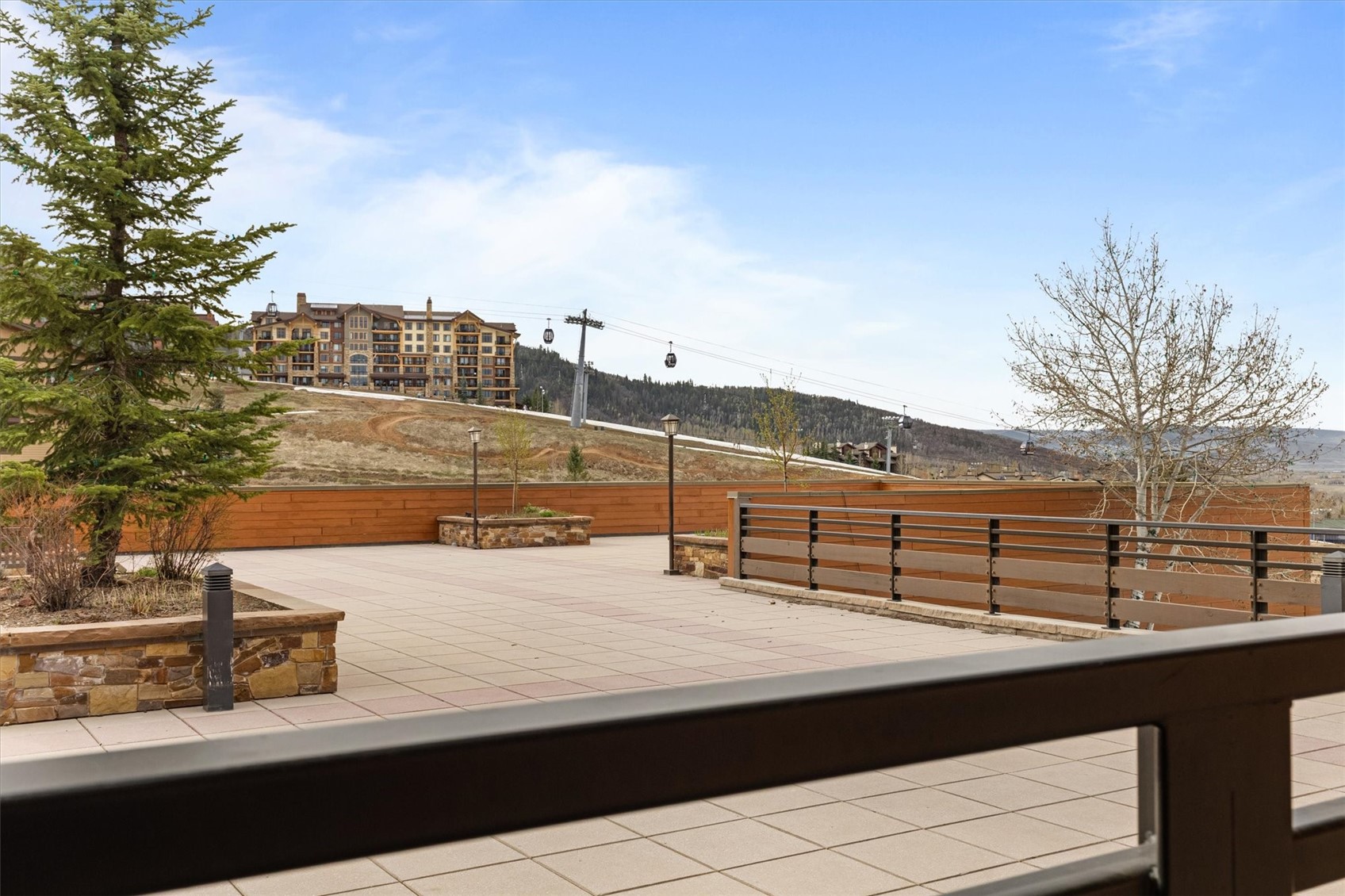 2000 Ski Time Square DRIVE 106