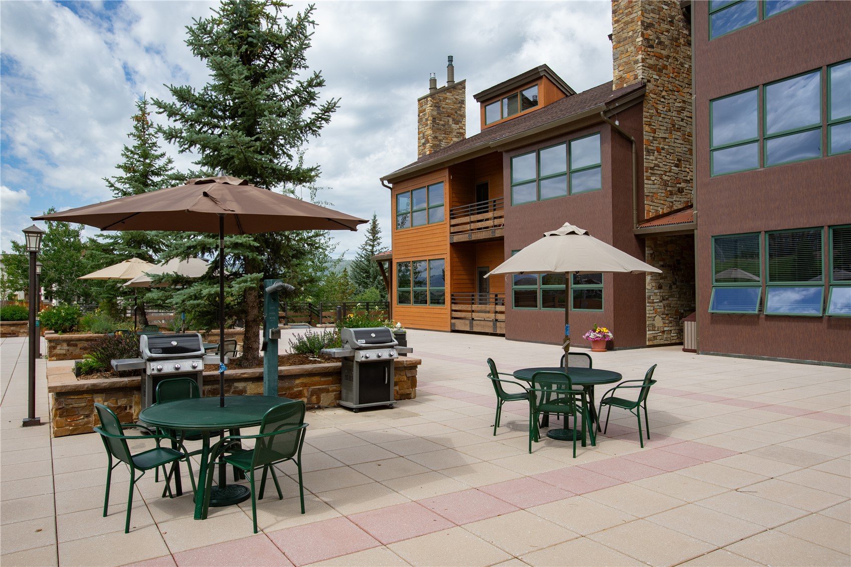 2000 Ski Time Square DRIVE 106