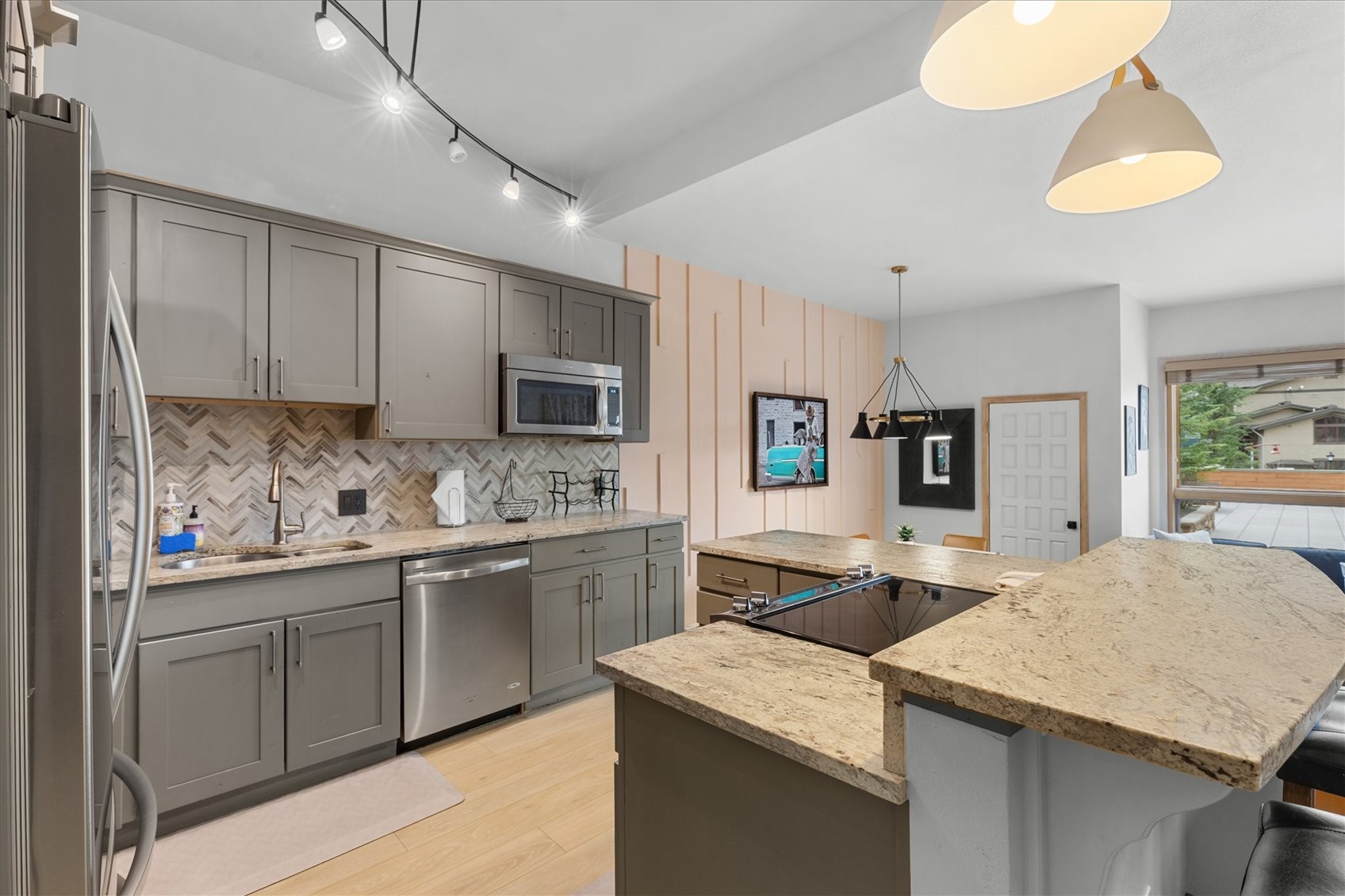 2000 Ski Time Square DRIVE 106