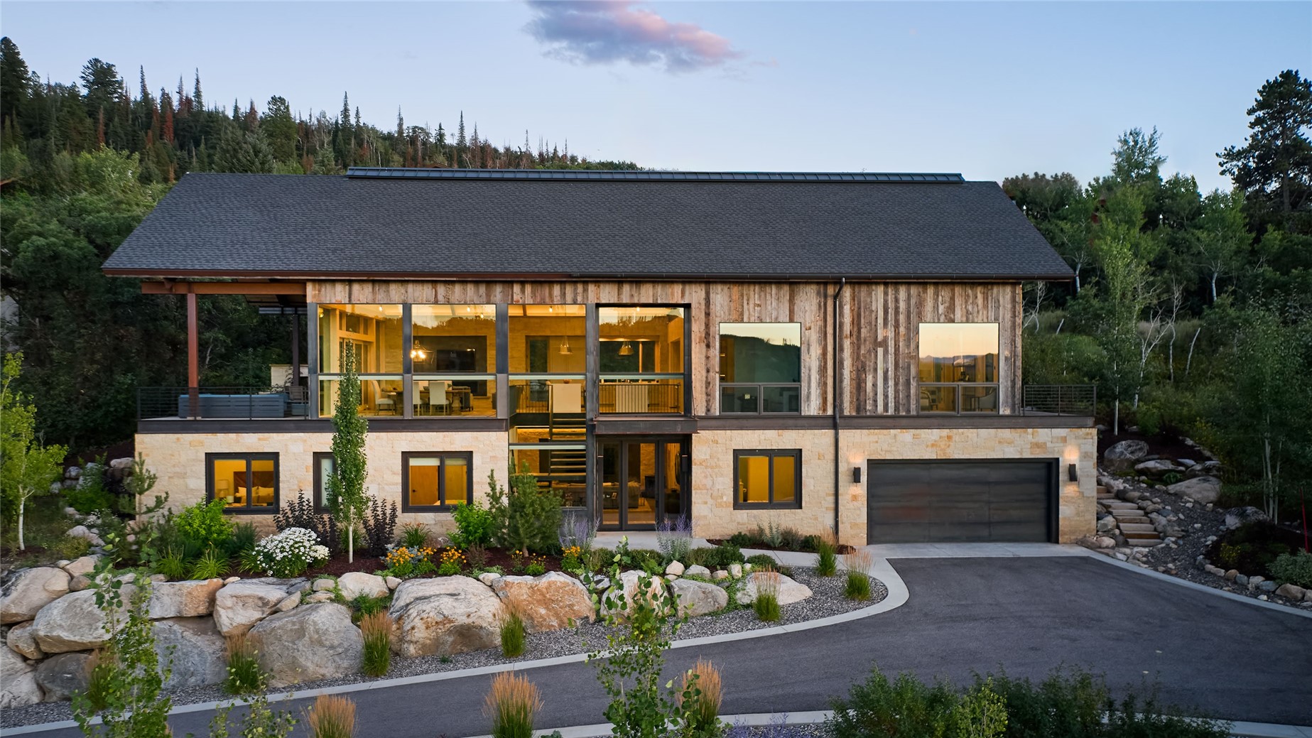 1136 Steamboat BOULEVARD