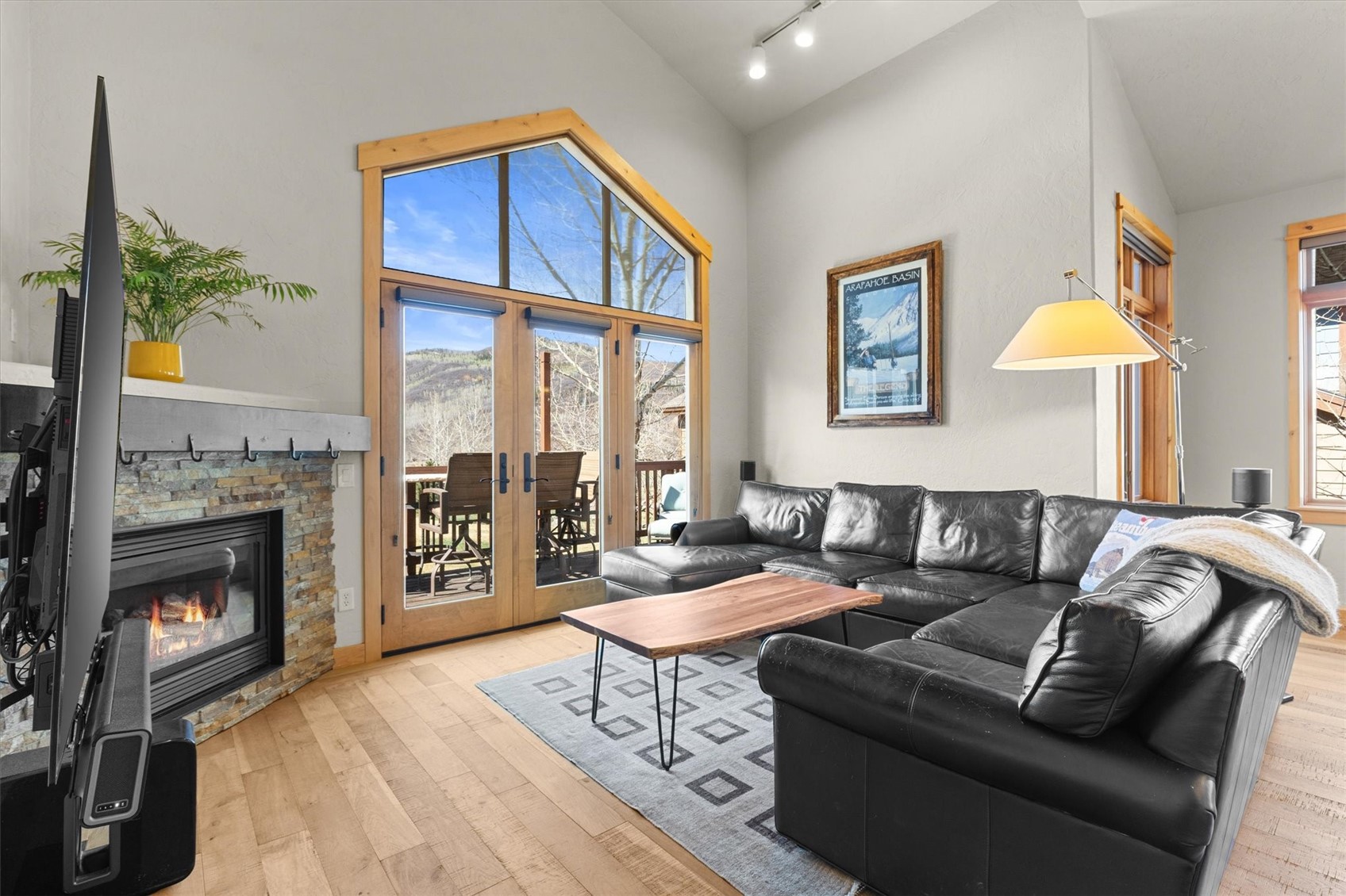 475 Parkview DRIVE