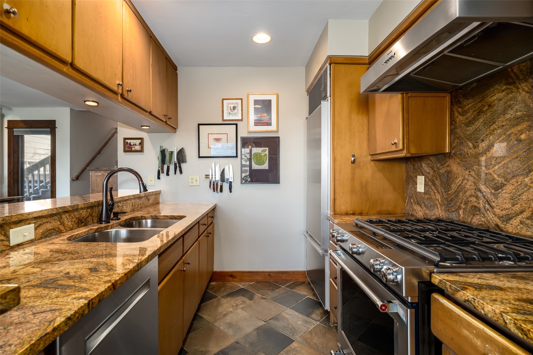 1863 Clubhouse DRIVE