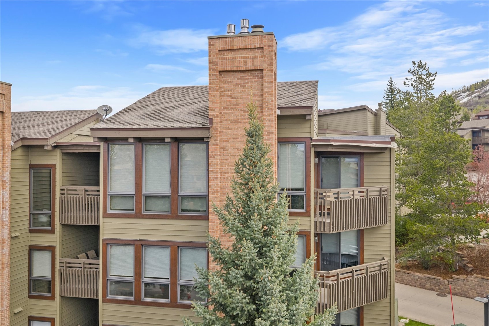 2700 Village DRIVE F301
