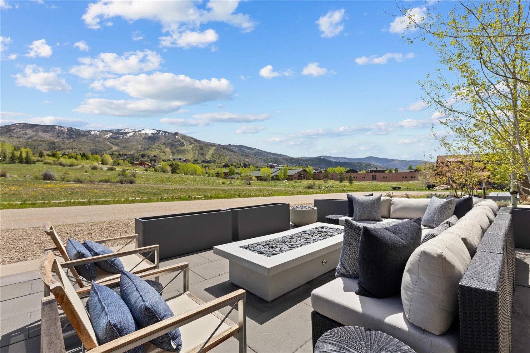 940 Twilight LANE