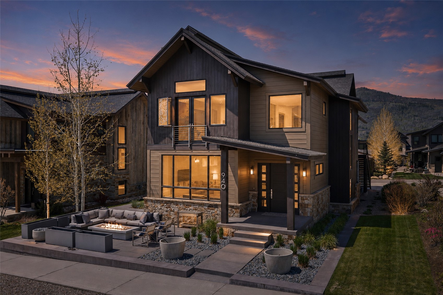 940 Twilight LANE