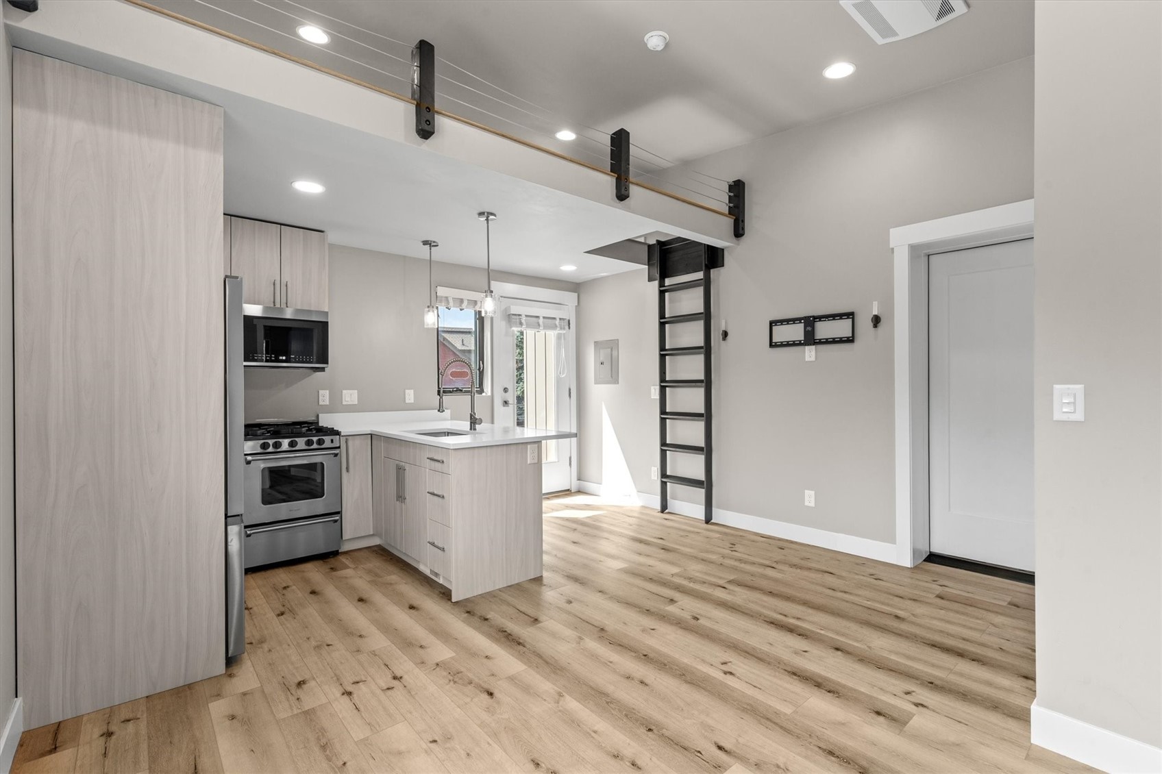 1647 Red Hawk COURT