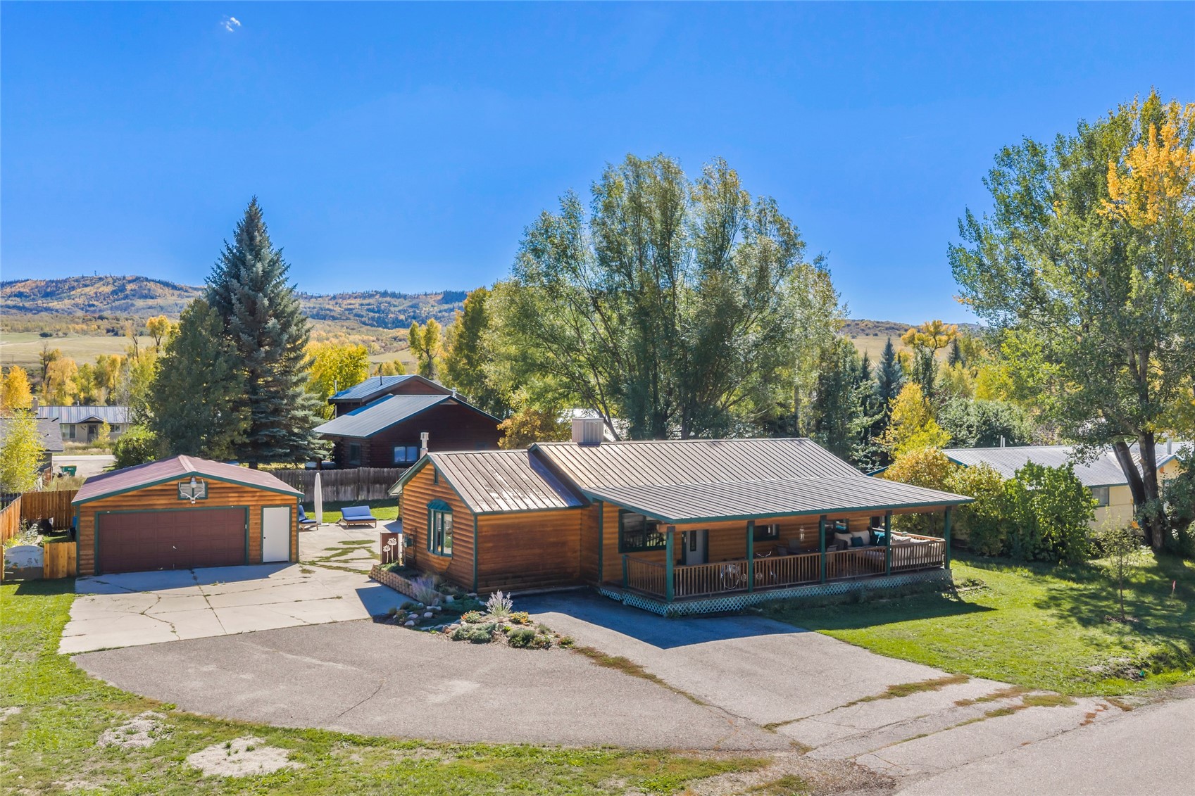 2685 Iris LANE